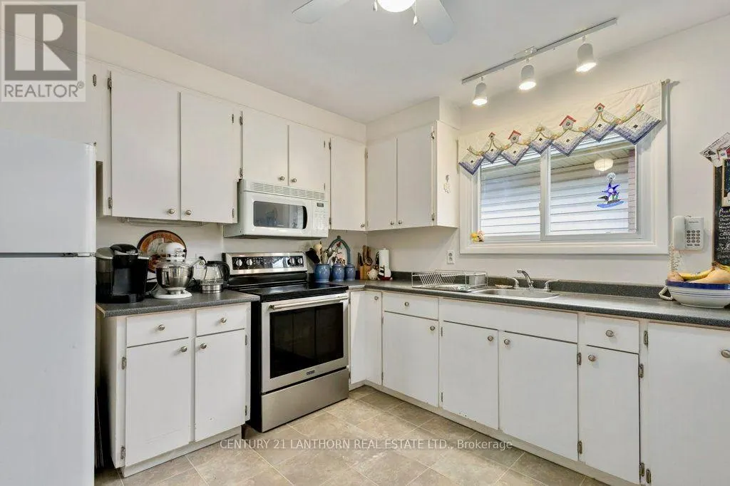 4 HIGHVIEW CRESCENT