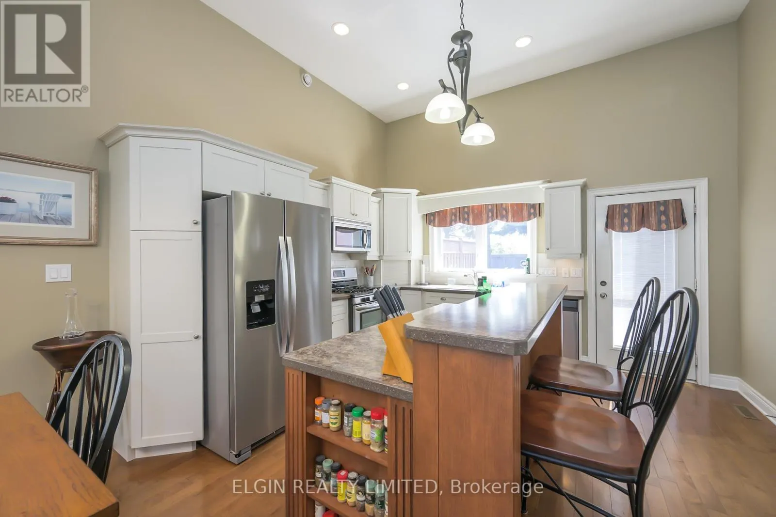 20 BEECHWOOD CIRCLE
