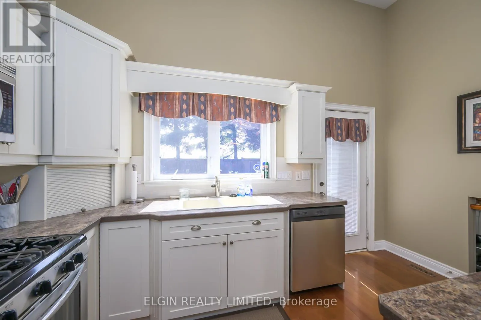 20 BEECHWOOD CIRCLE