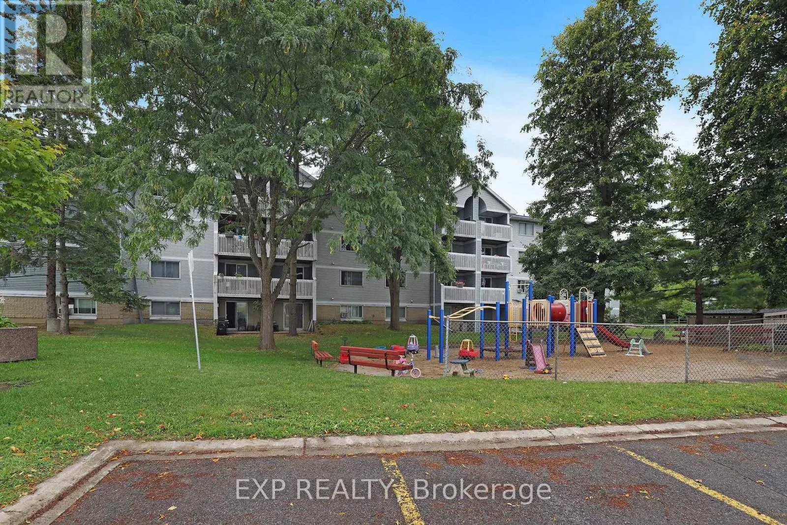 212 - 214 VIEWMOUNT DRIVE