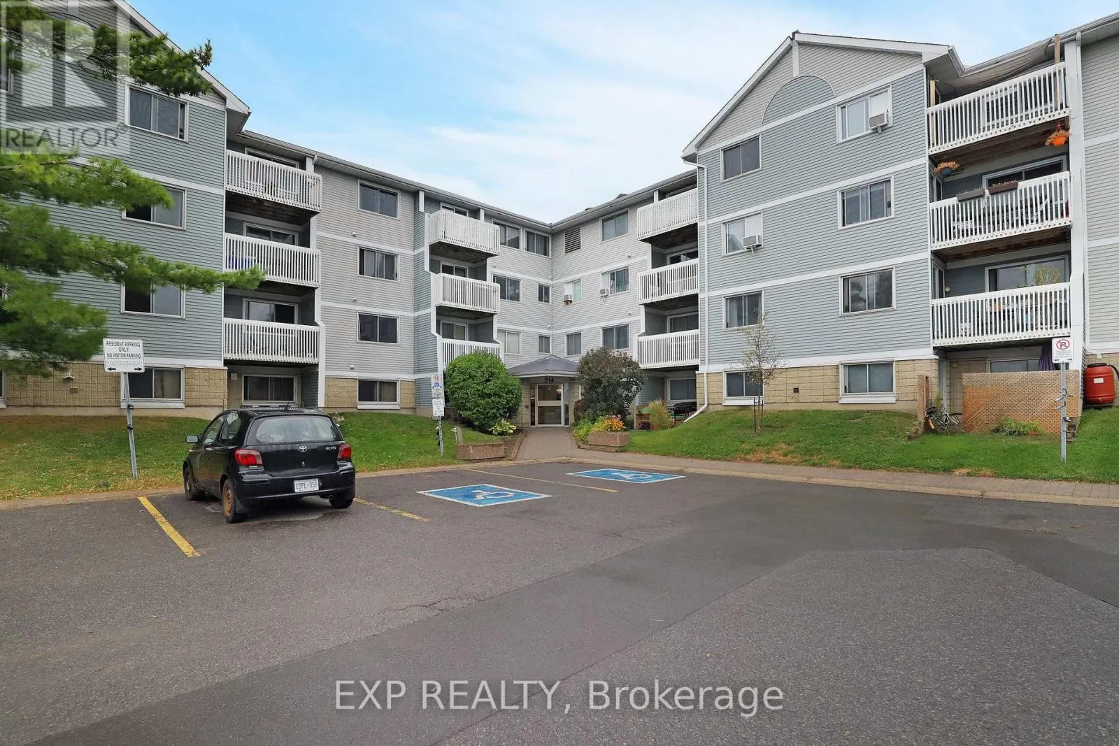 212 - 214 VIEWMOUNT DRIVE