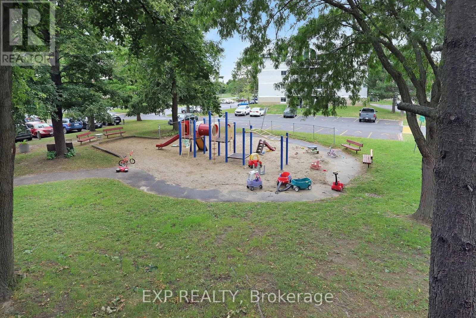 212 - 214 VIEWMOUNT DRIVE