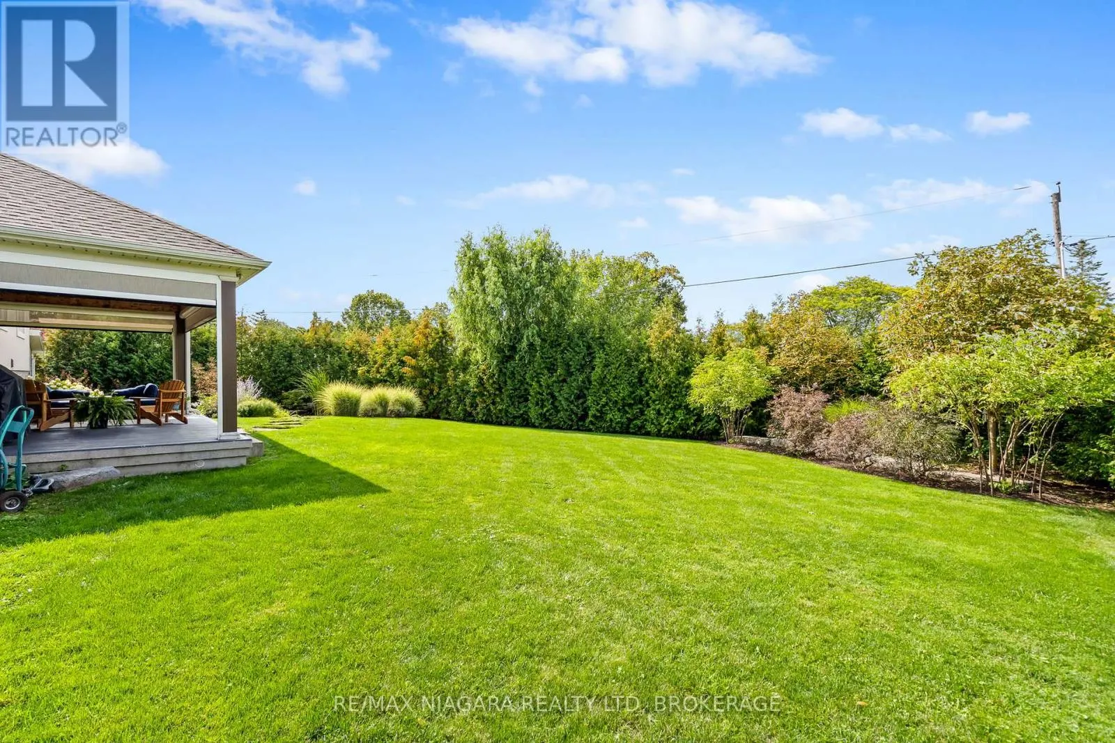 7 PARKLANE CRESCENT