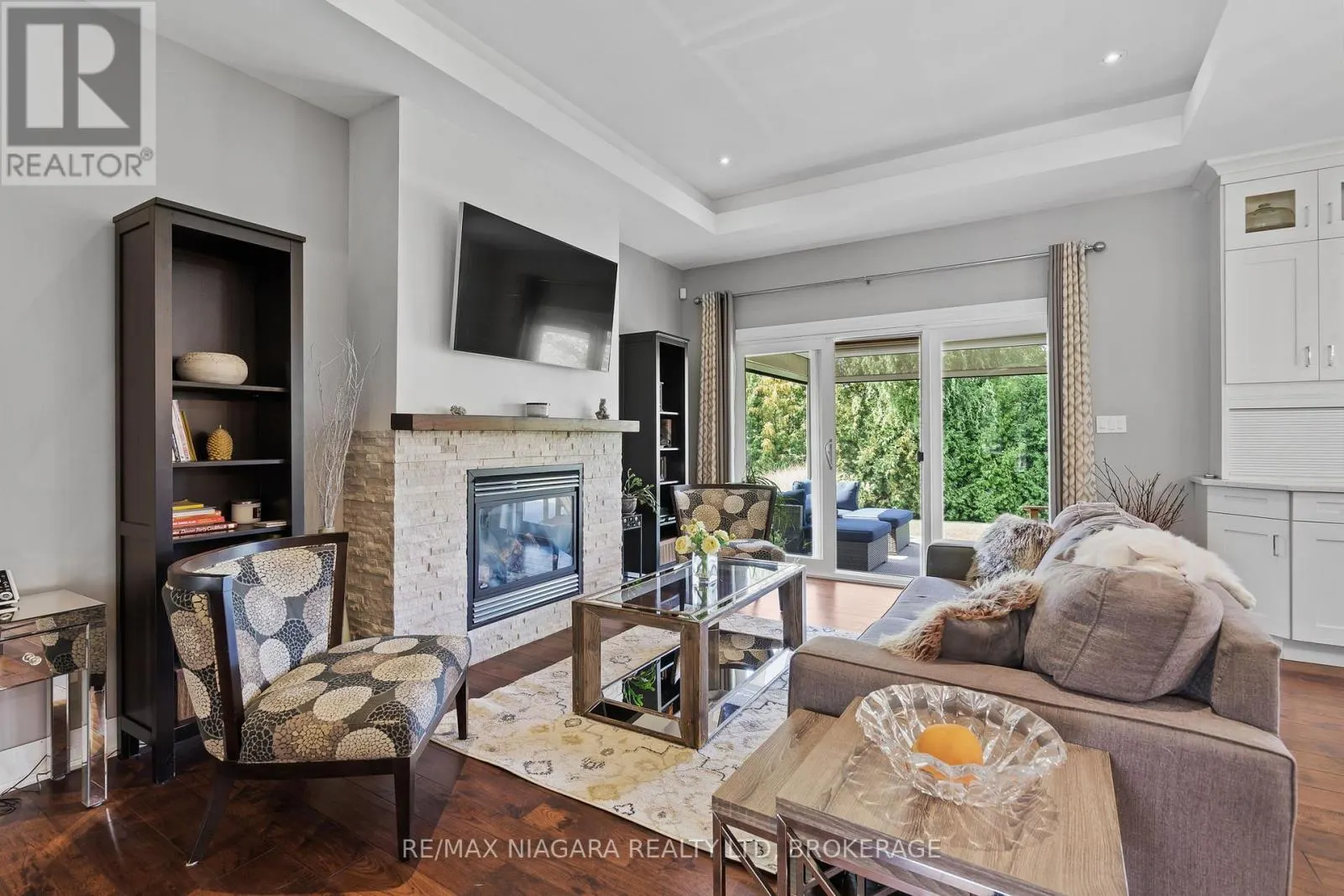 7 PARKLANE CRESCENT
