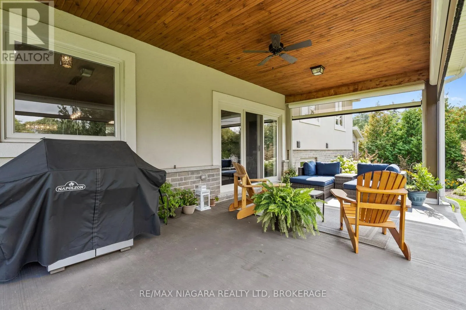 7 PARKLANE CRESCENT
