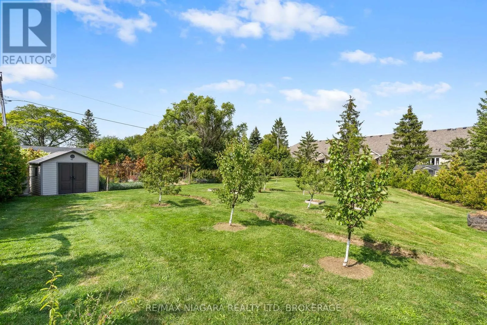 7 PARKLANE CRESCENT
