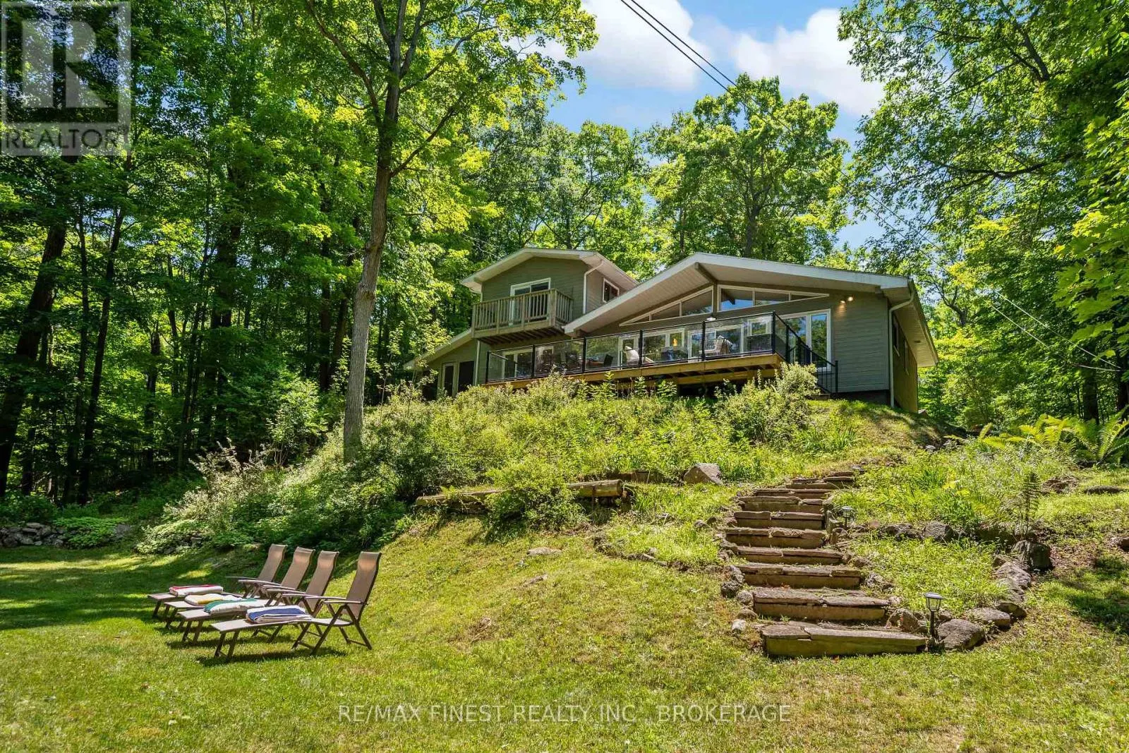 32 OAKWOOD LANE
