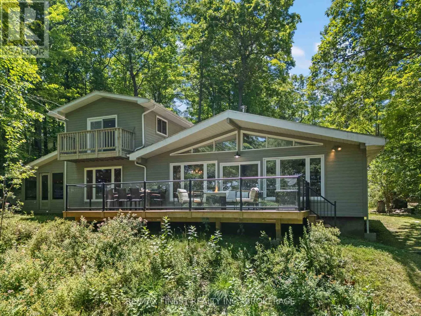32 OAKWOOD LANE