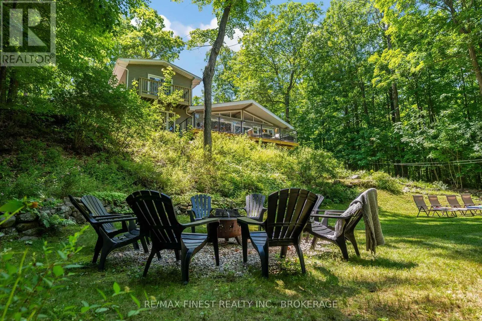 32 OAKWOOD LANE