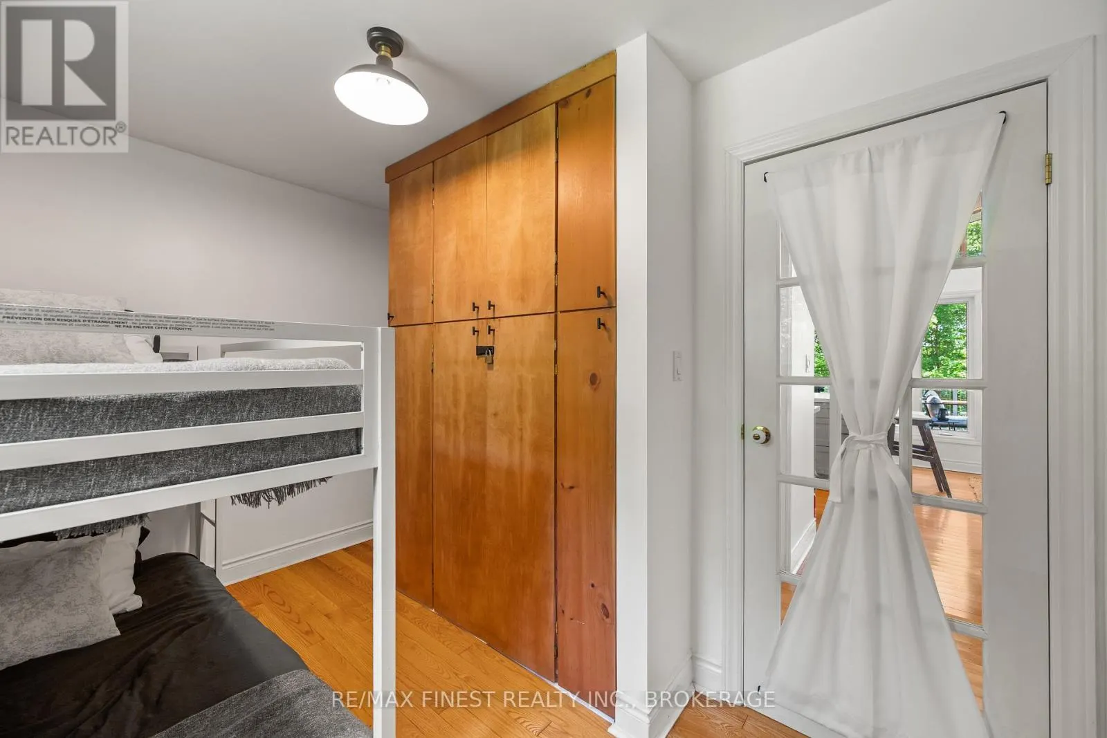 32 OAKWOOD LANE