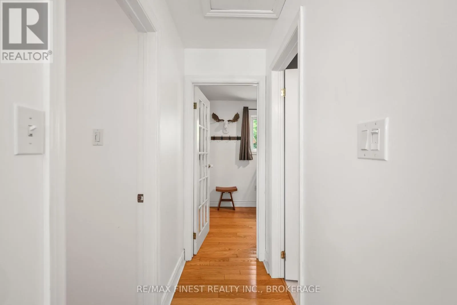 32 OAKWOOD LANE