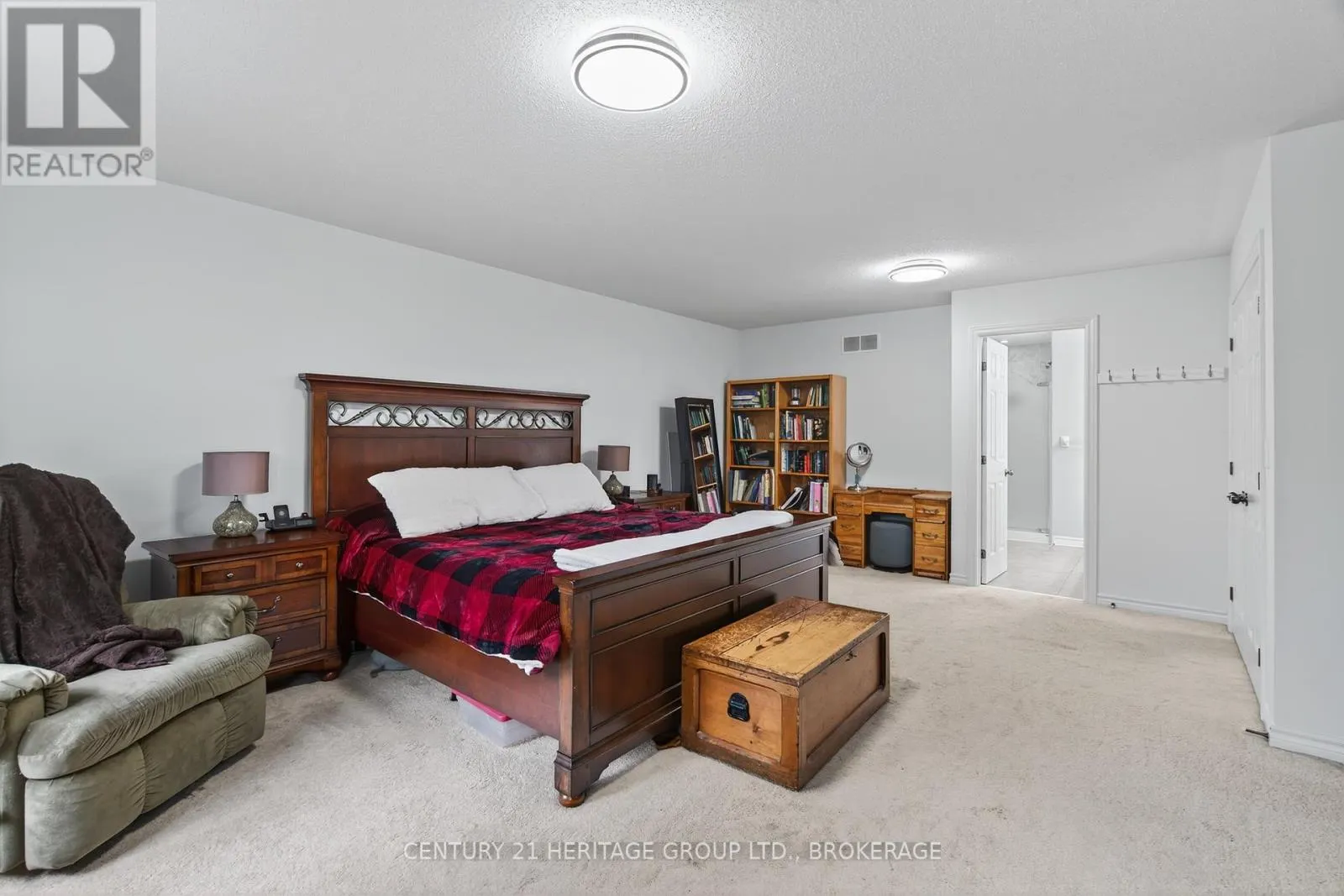 1208 IRIS DRIVE