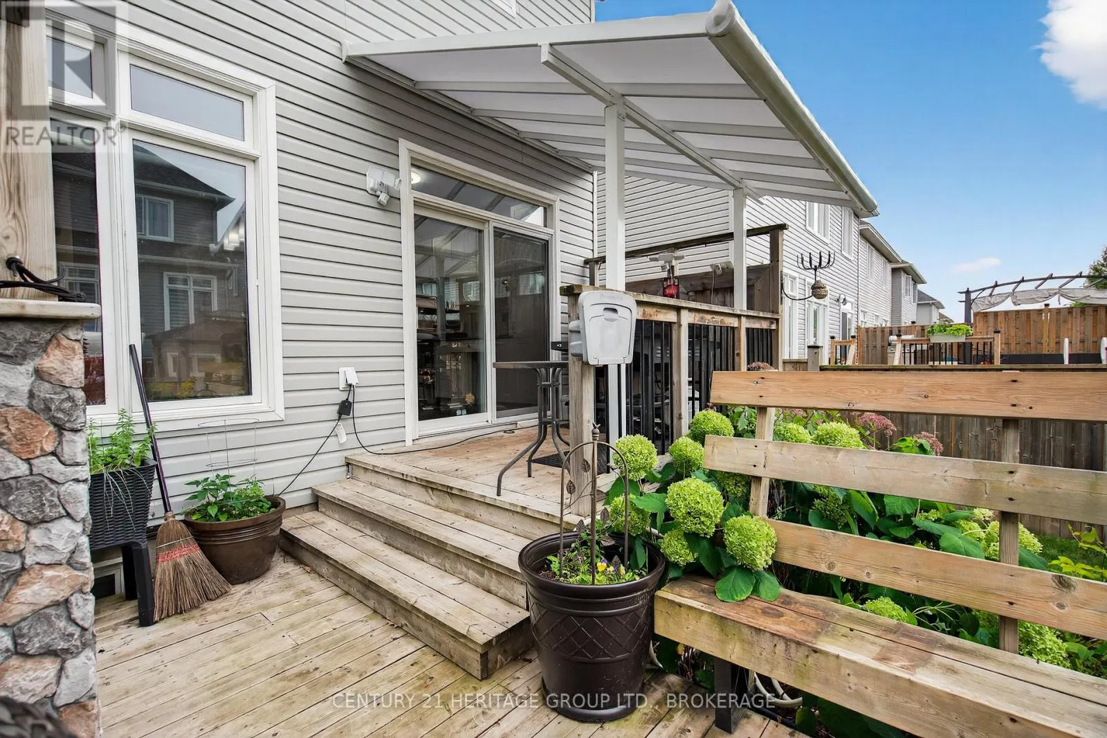 1208 IRIS DRIVE