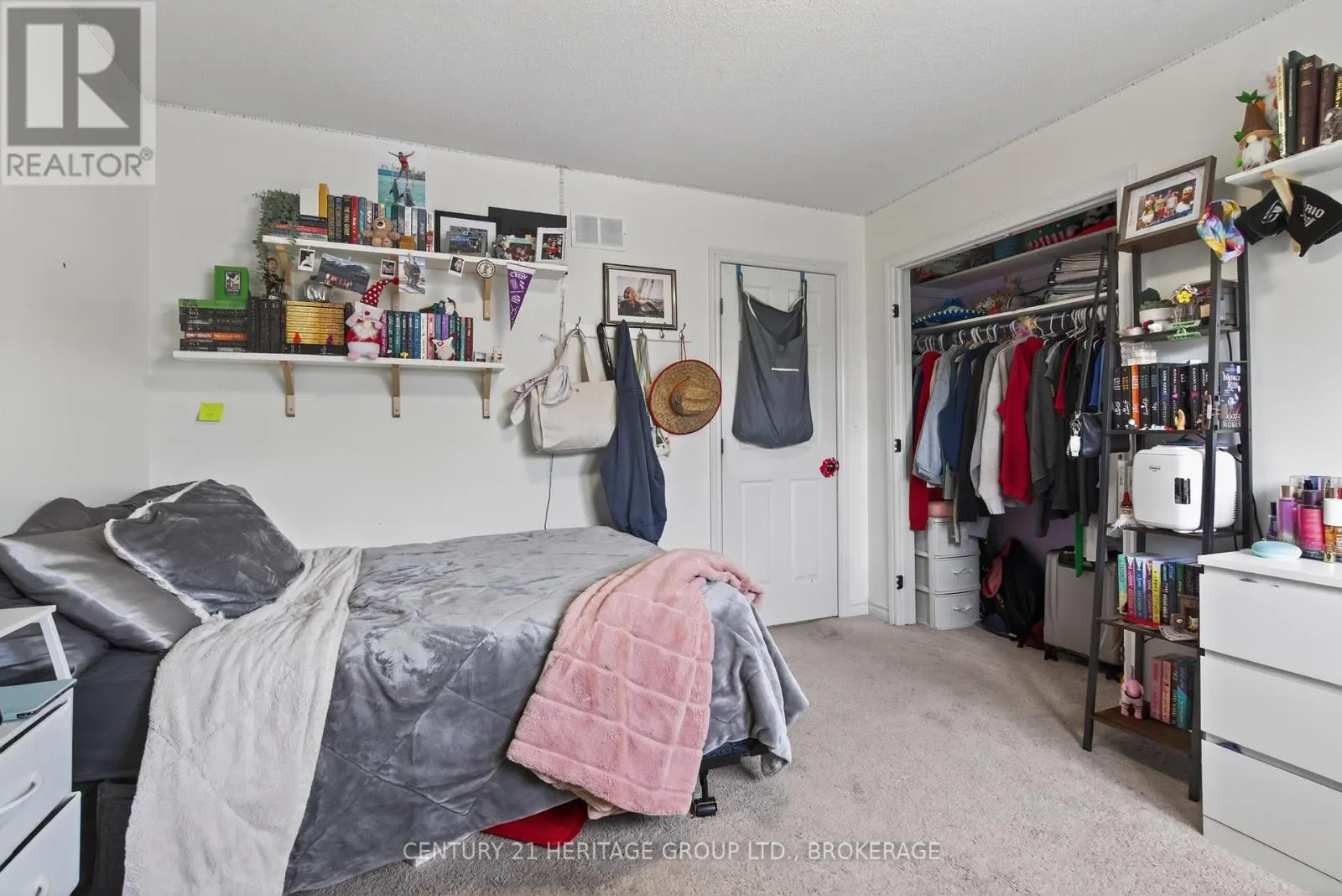 1208 IRIS DRIVE