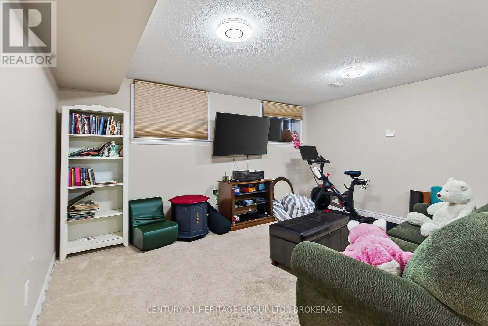 1208 IRIS DRIVE