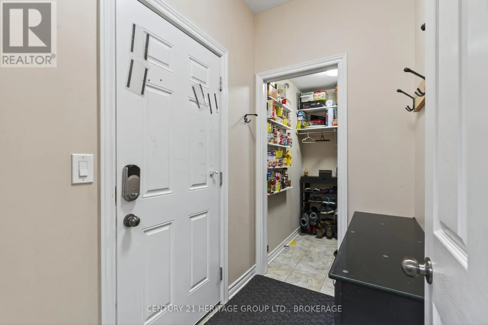 1208 IRIS DRIVE