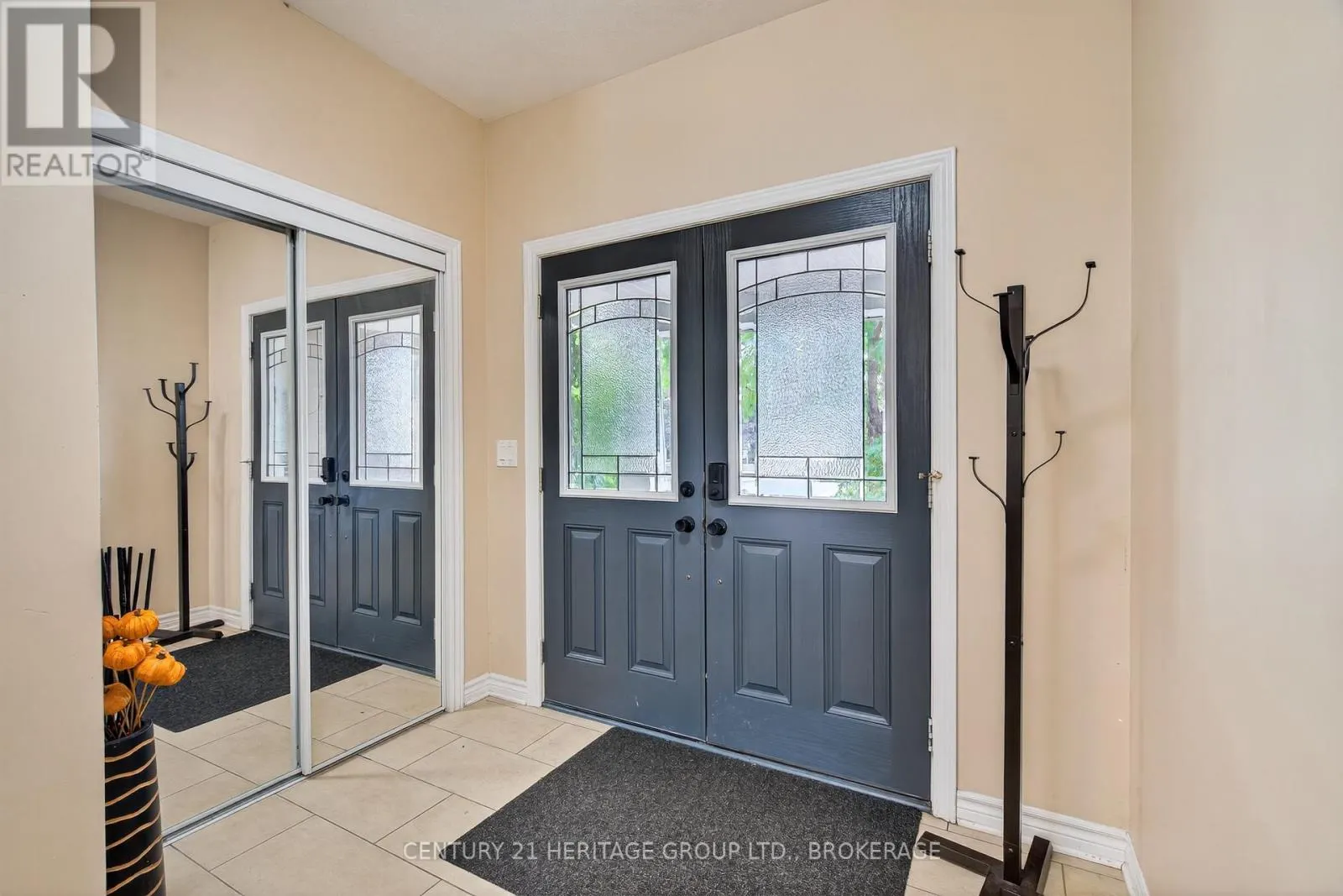 1208 IRIS DRIVE