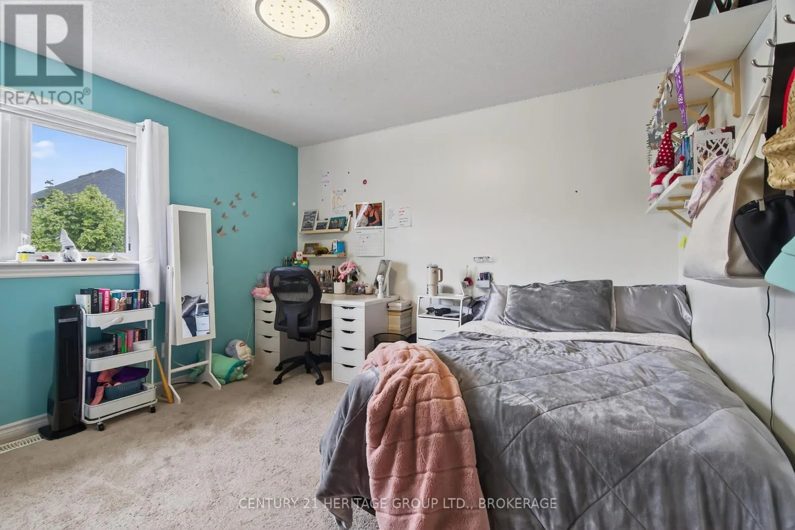 1208 IRIS DRIVE