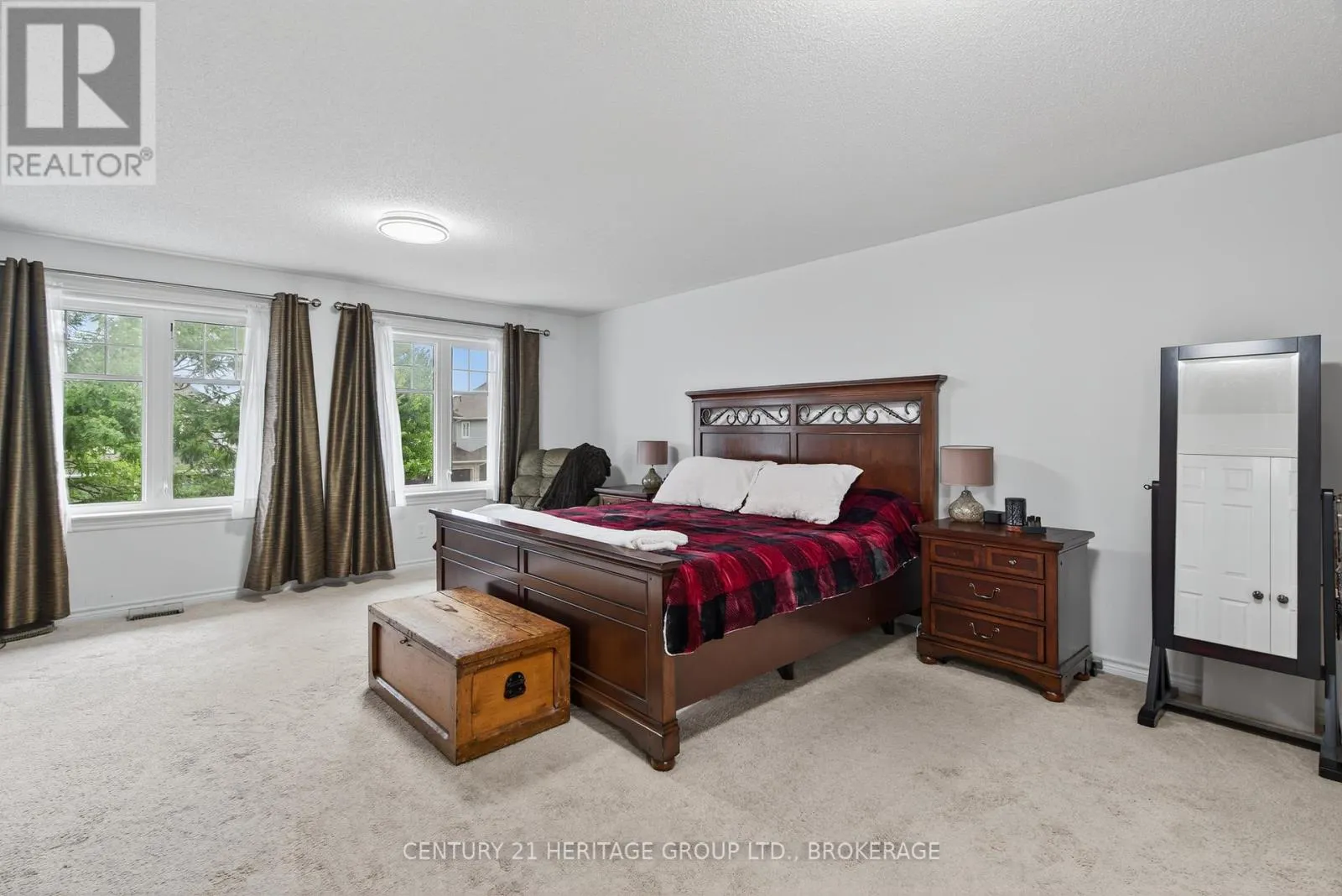 1208 IRIS DRIVE