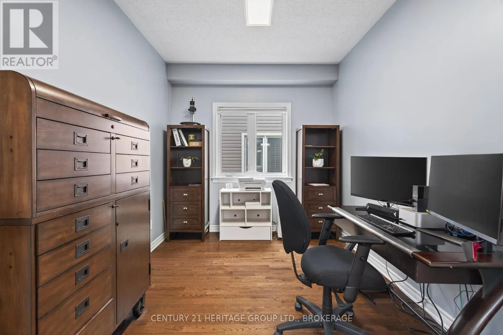 1208 IRIS DRIVE