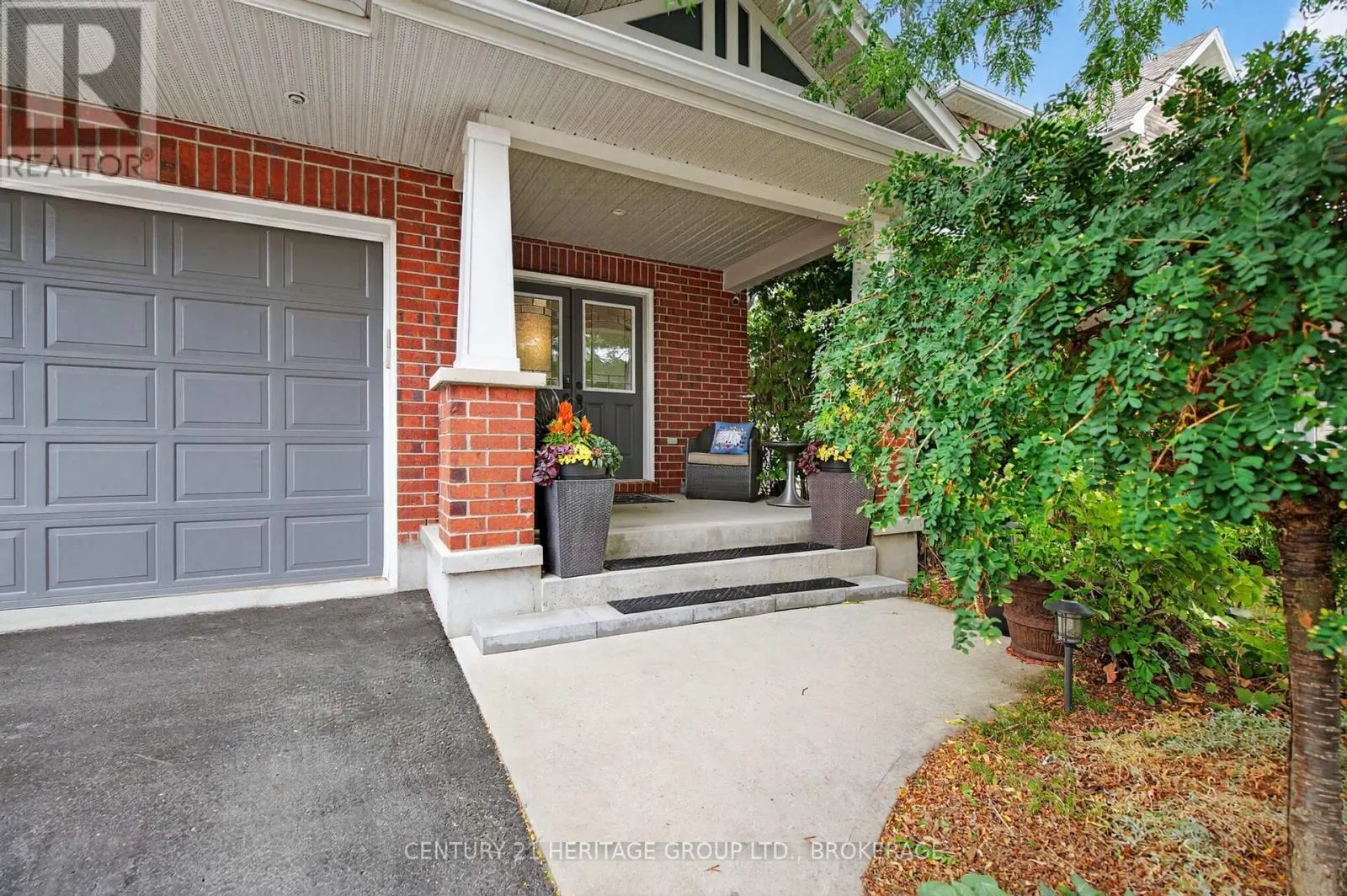 1208 IRIS DRIVE