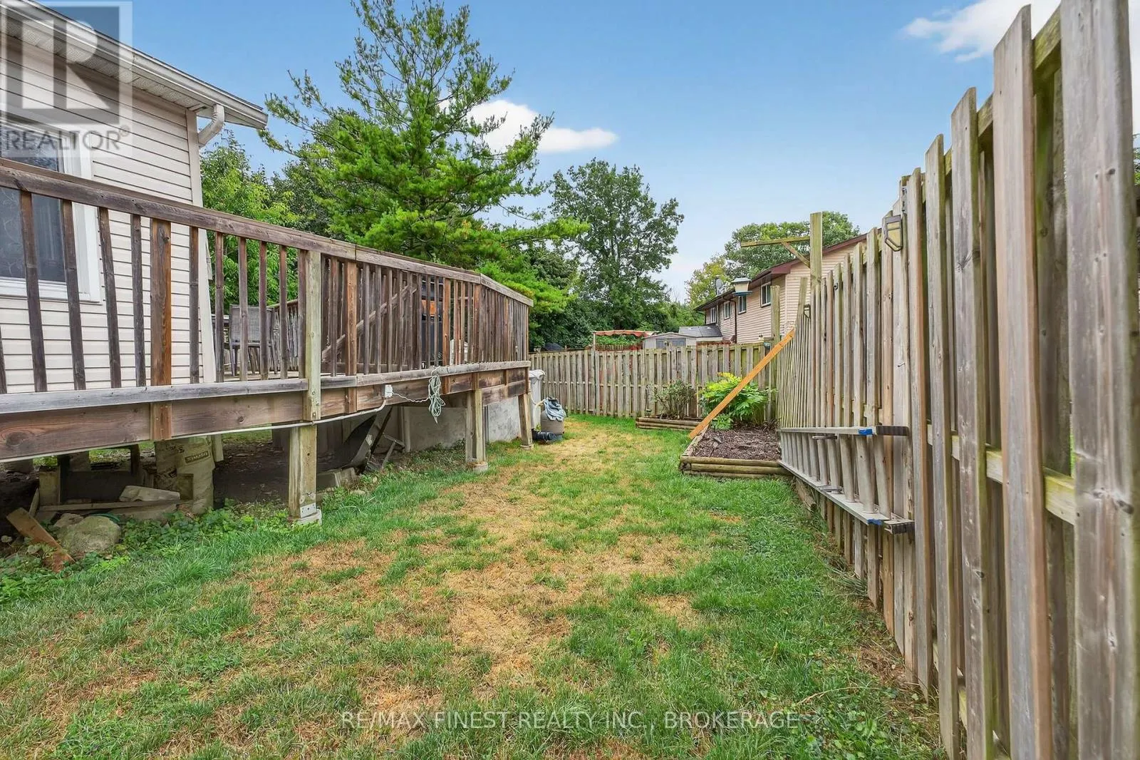 20 CARRIAGE COURT AVENUE