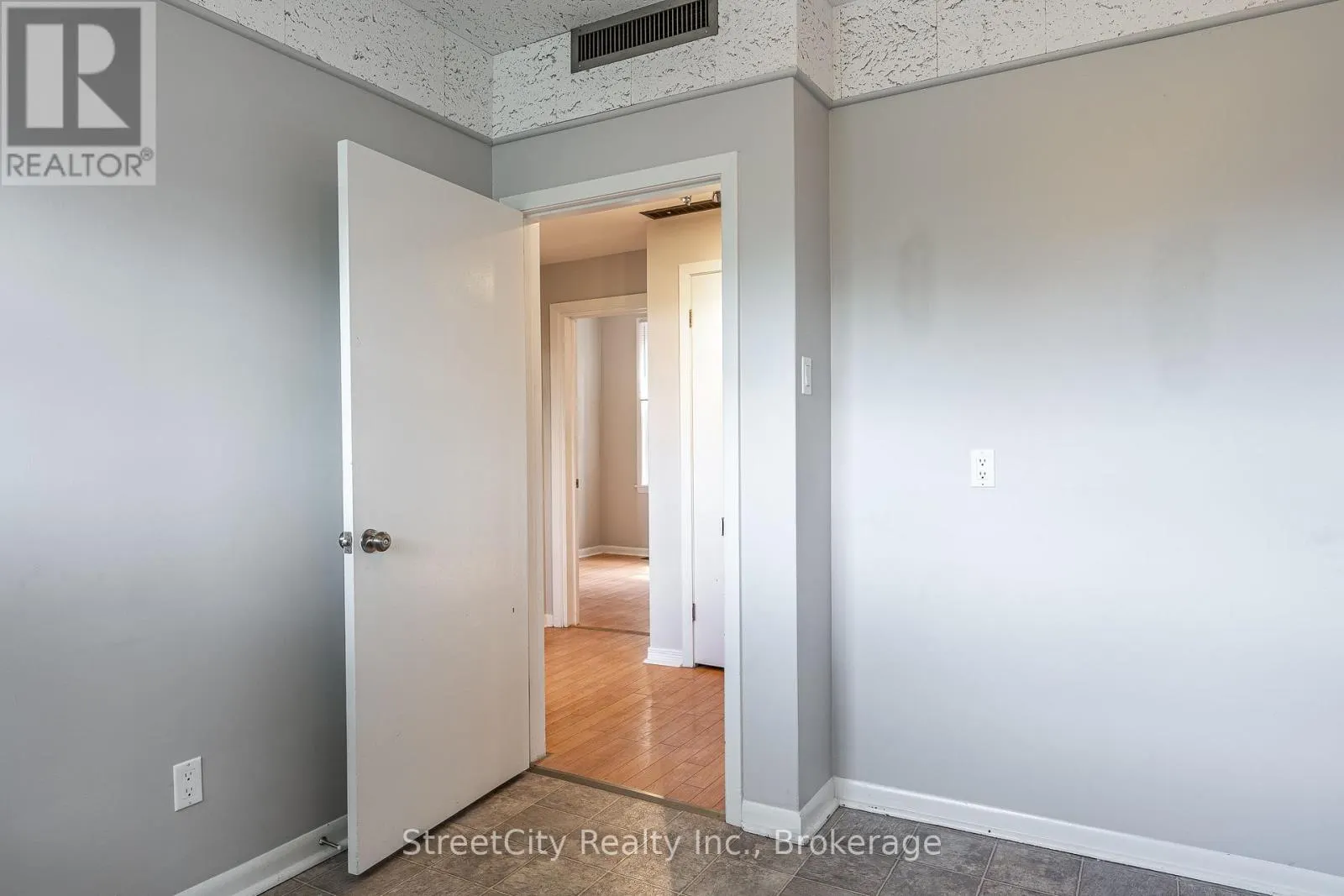 19 WATERLOO STREET S