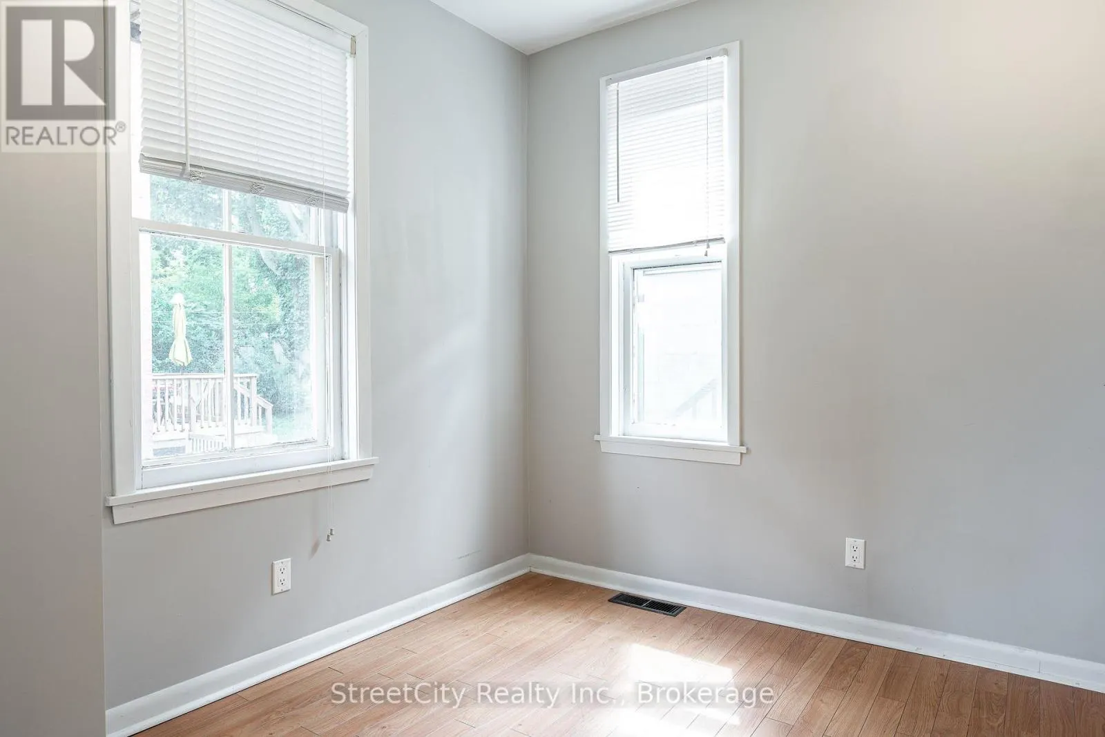 19 WATERLOO STREET S