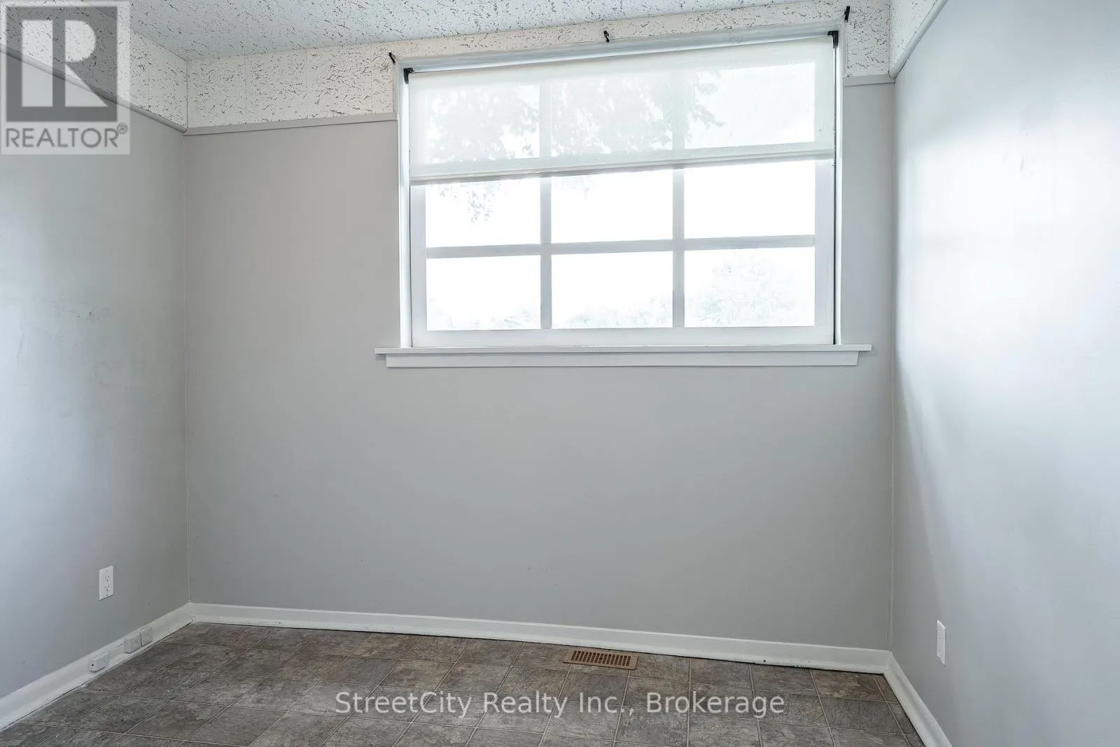 19 WATERLOO STREET S