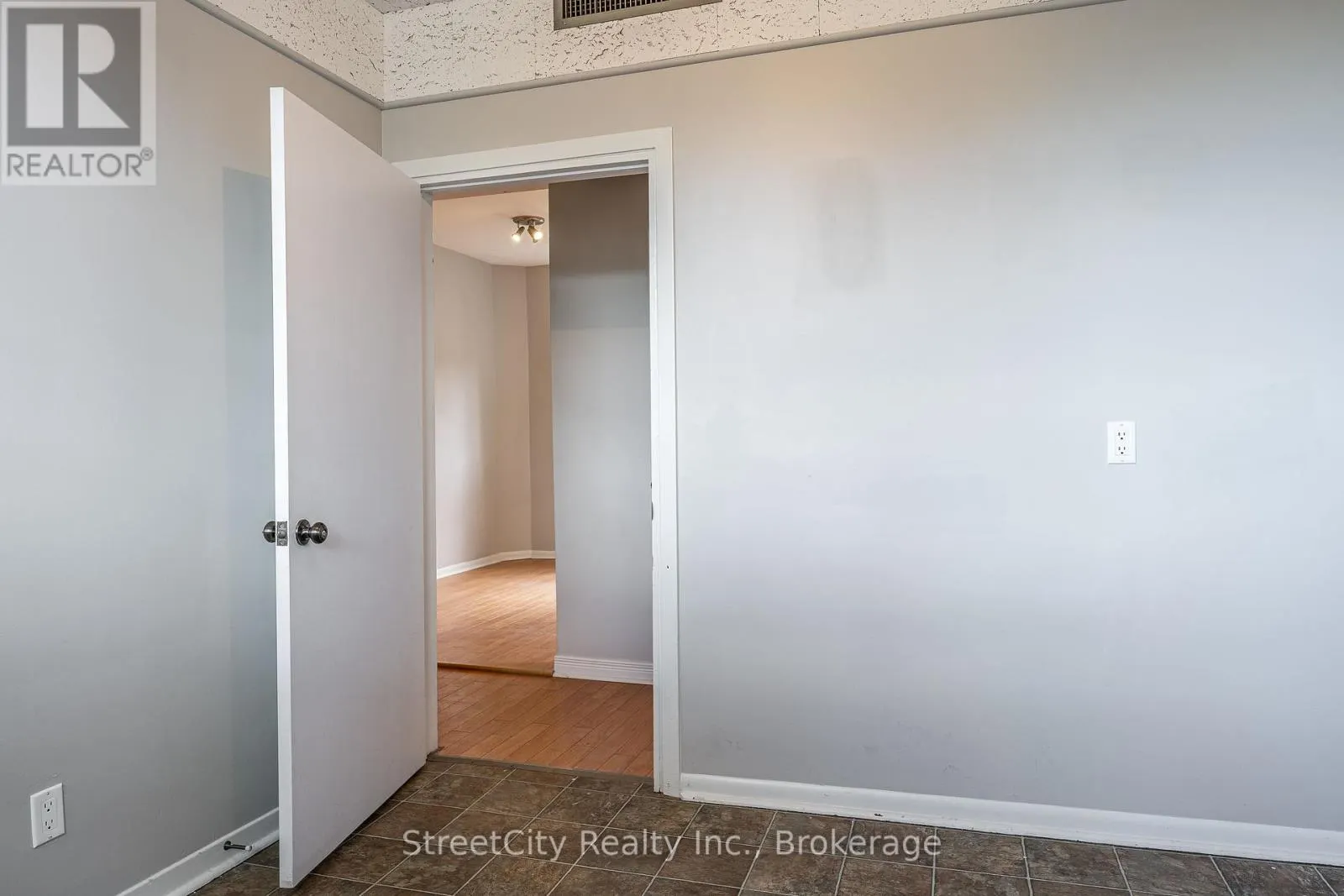 19 WATERLOO STREET S