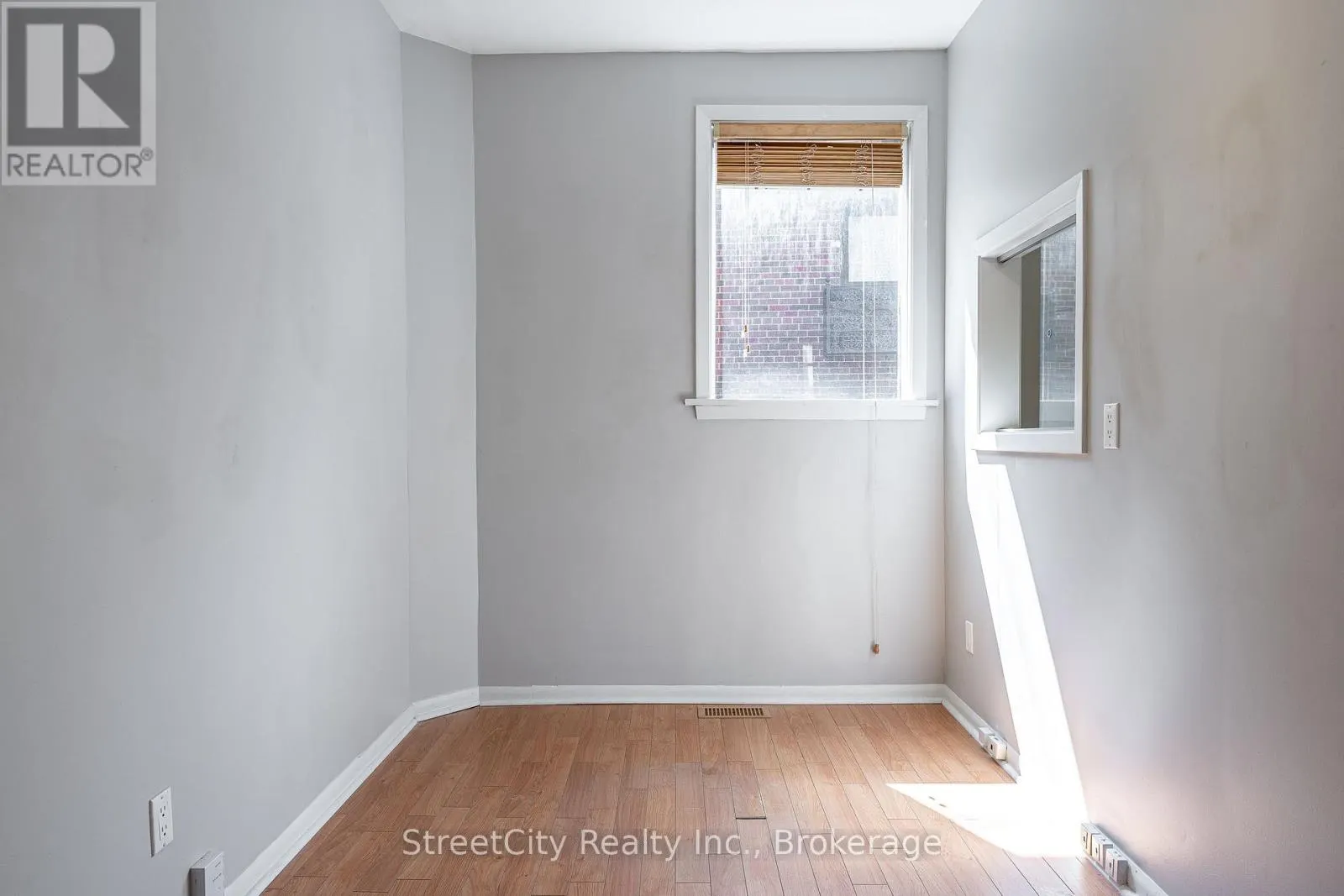 19 WATERLOO STREET S