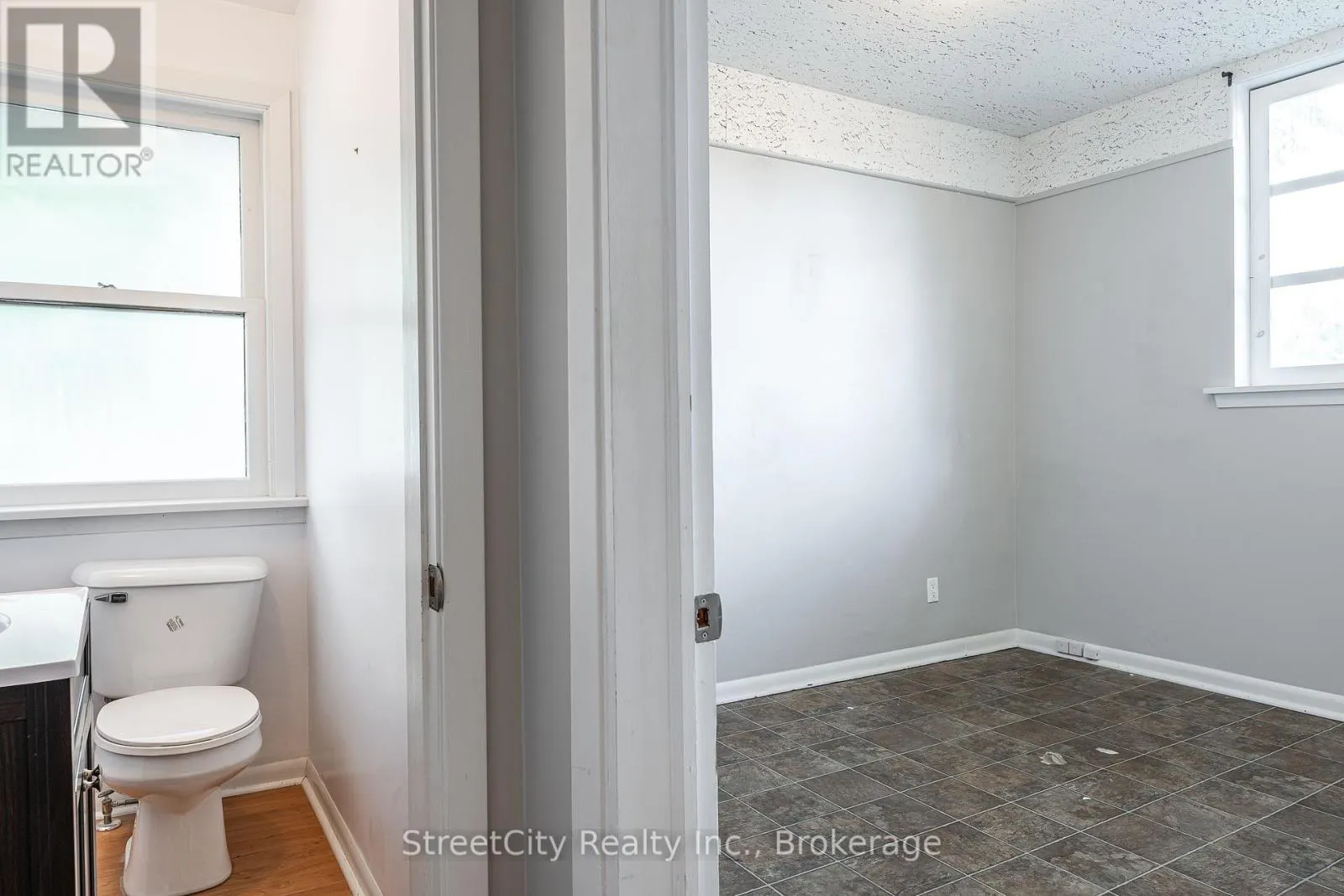 19 WATERLOO STREET S