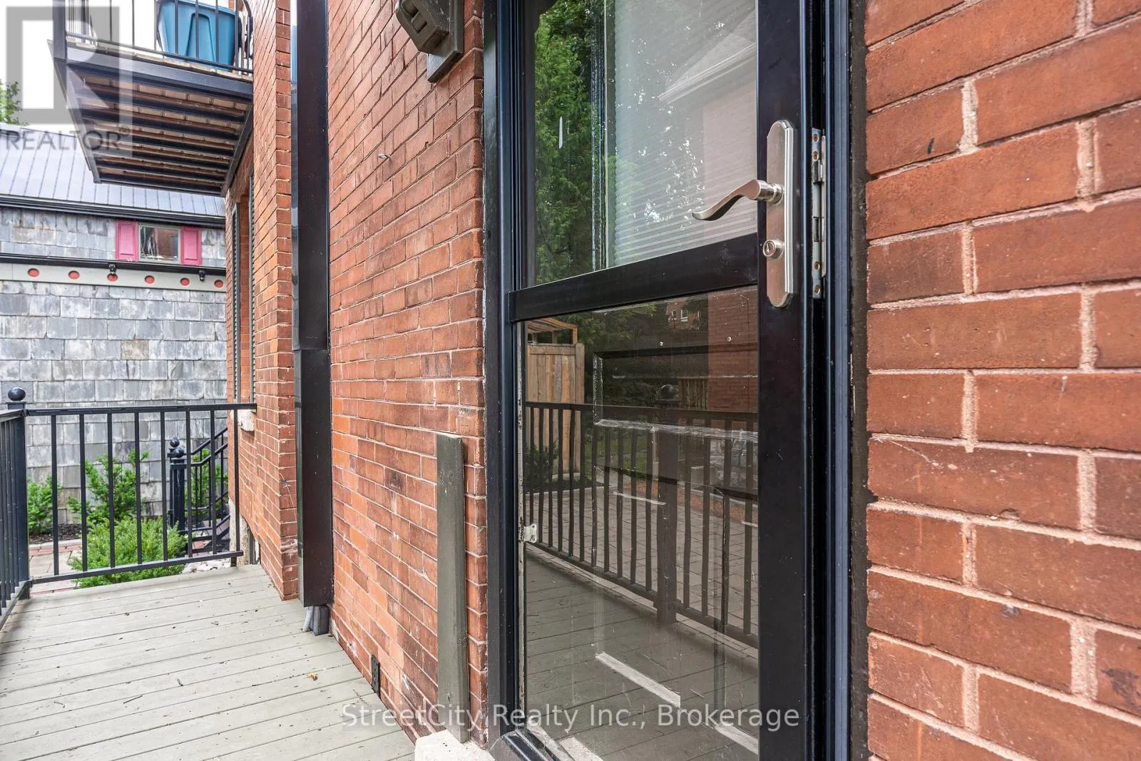 19 WATERLOO STREET S