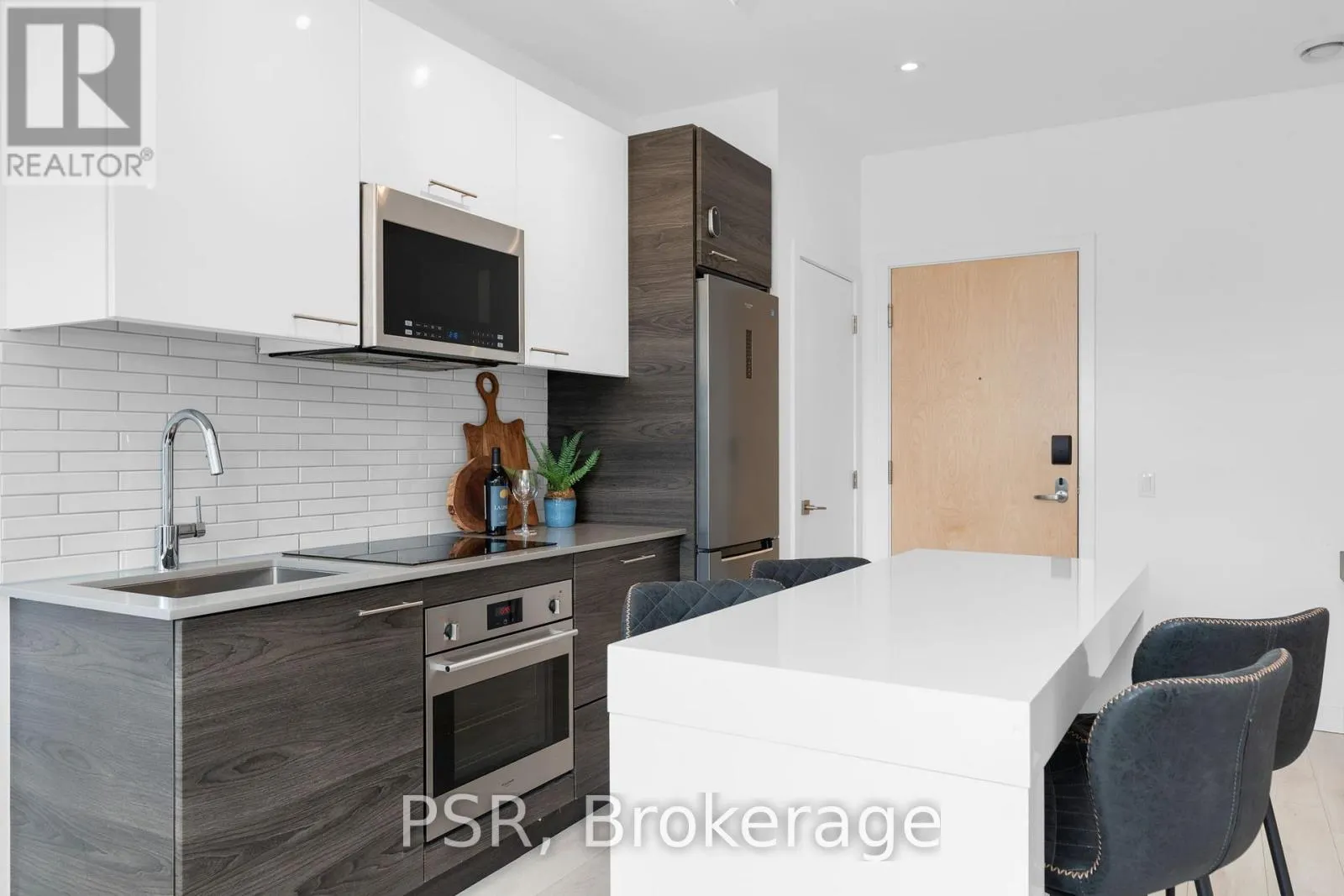 405 - 120 CARRICK TRAIL, #405