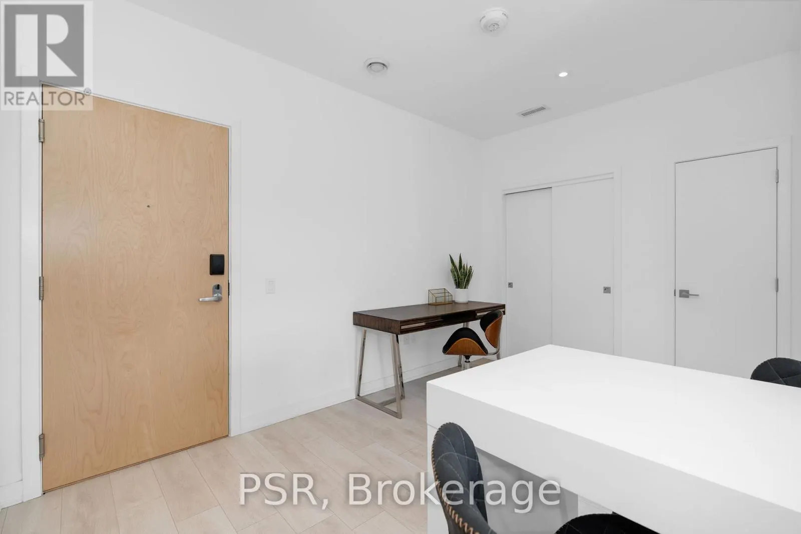 405 - 120 CARRICK TRAIL, #405