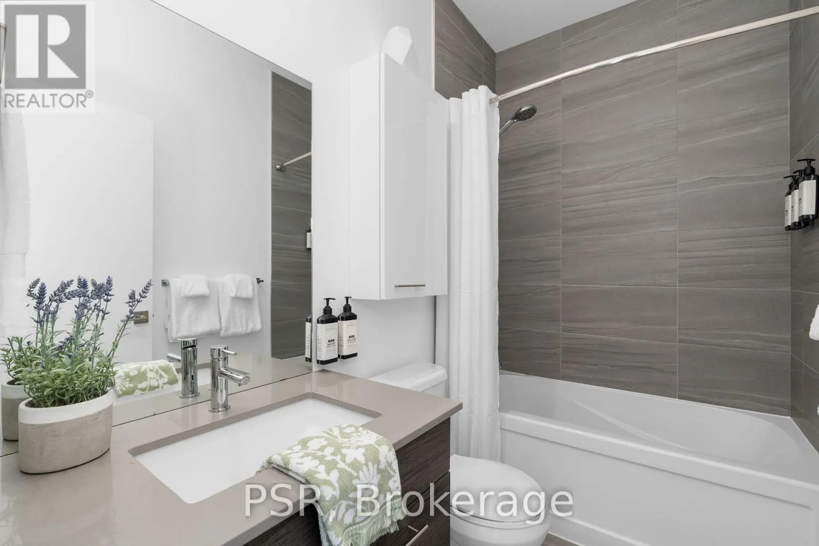 405 - 120 CARRICK TRAIL, #405