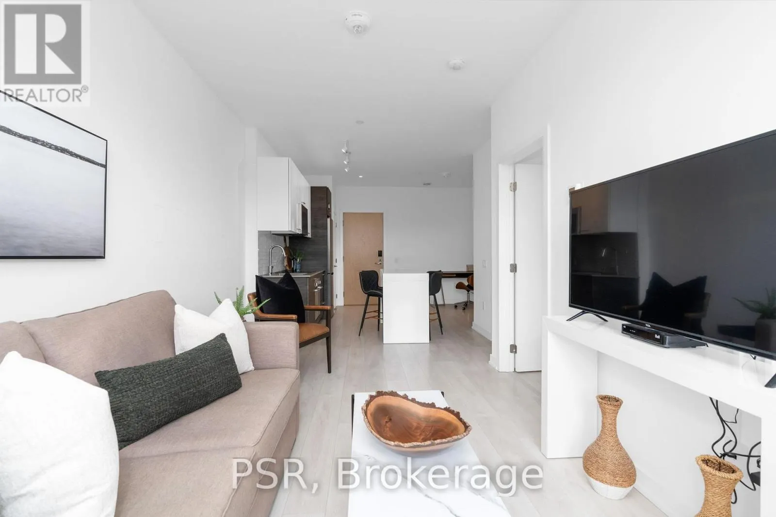 405 - 120 CARRICK TRAIL, #405