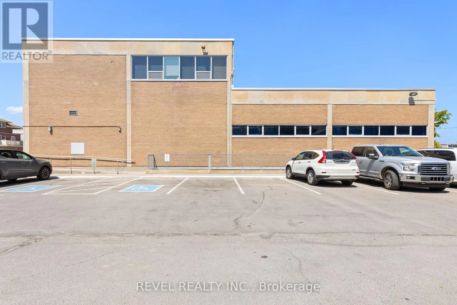 UPPER 2 - 34 CAMBRIDGE STREET S, #Upper 2