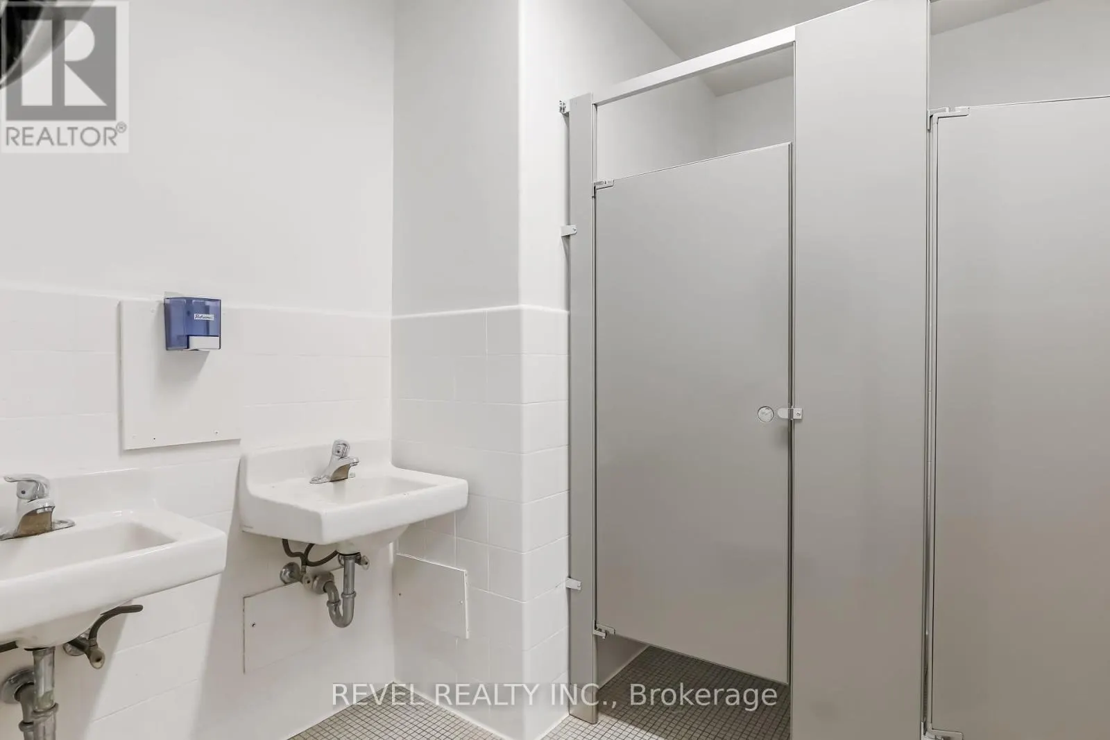 UPPER 2 - 34 CAMBRIDGE STREET S, #Upper 2