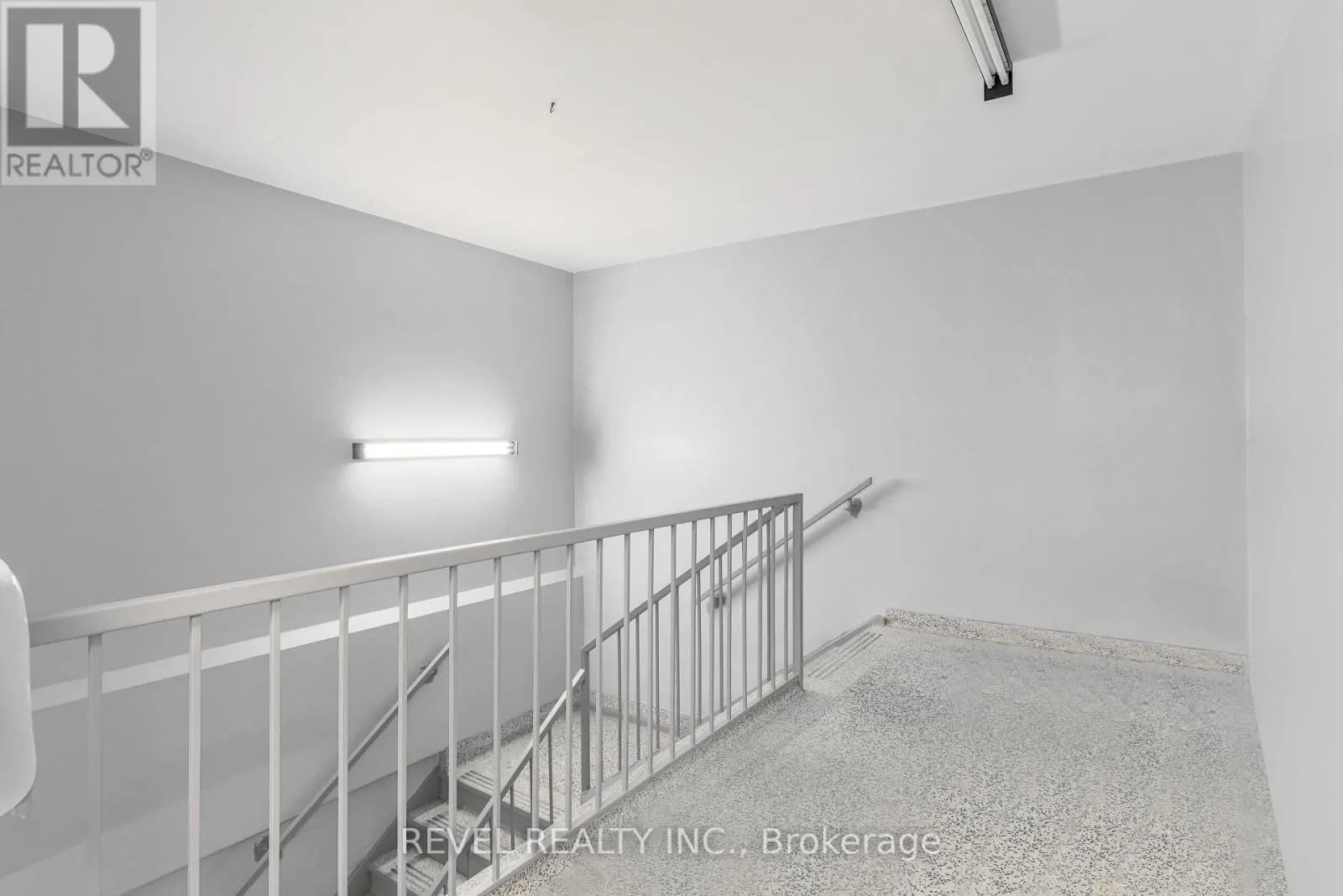 UPPER 2 - 34 CAMBRIDGE STREET S, #Upper 2