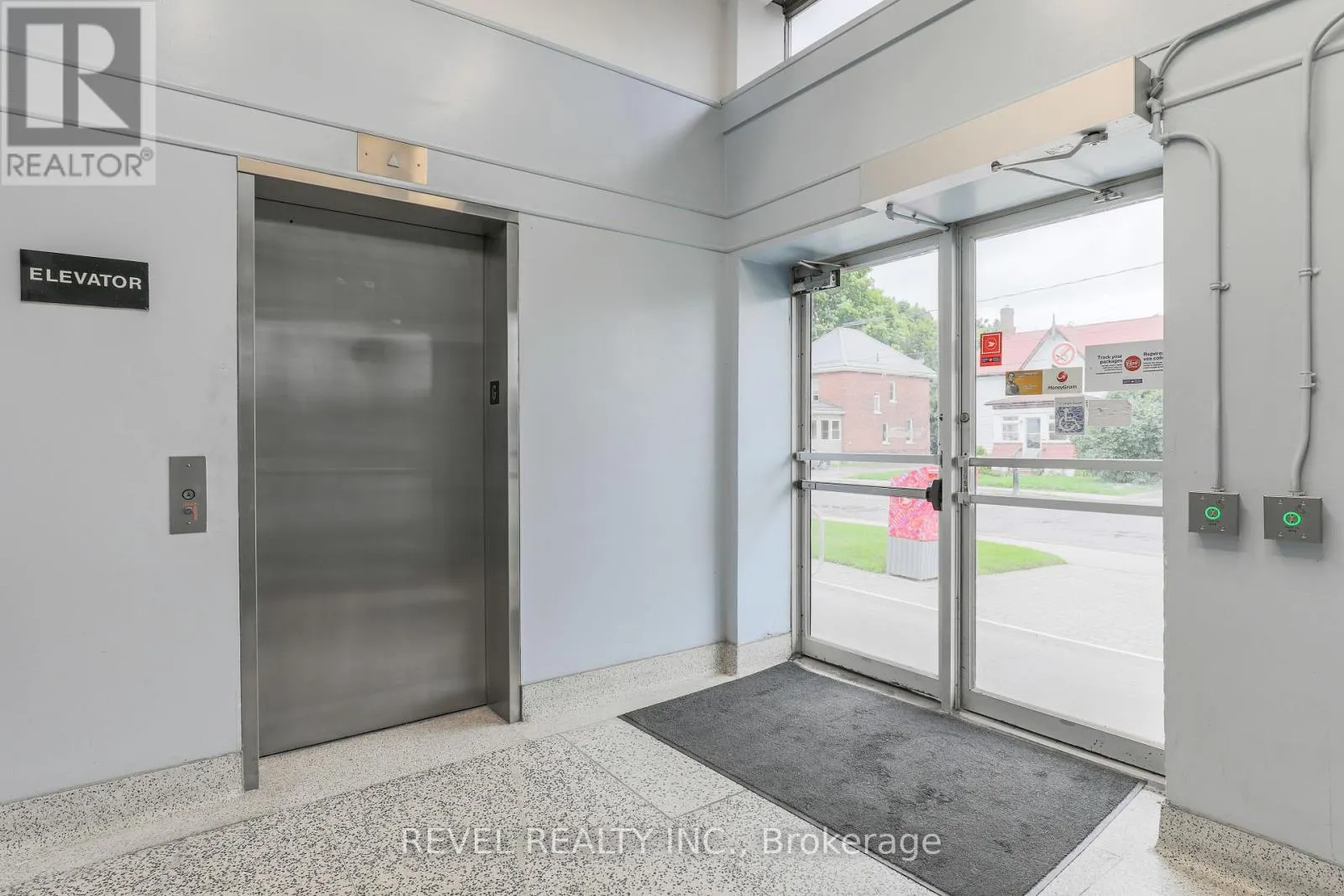 UPPER 2 - 34 CAMBRIDGE STREET S, #Upper 2