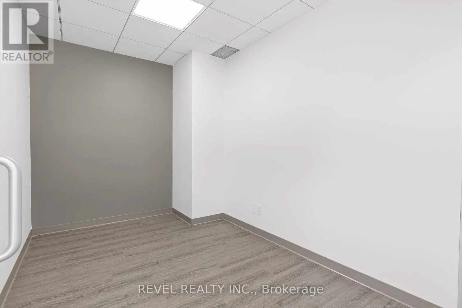 UPPER 3 - 34 CAMBRIDGE STREET S, #Upper 3