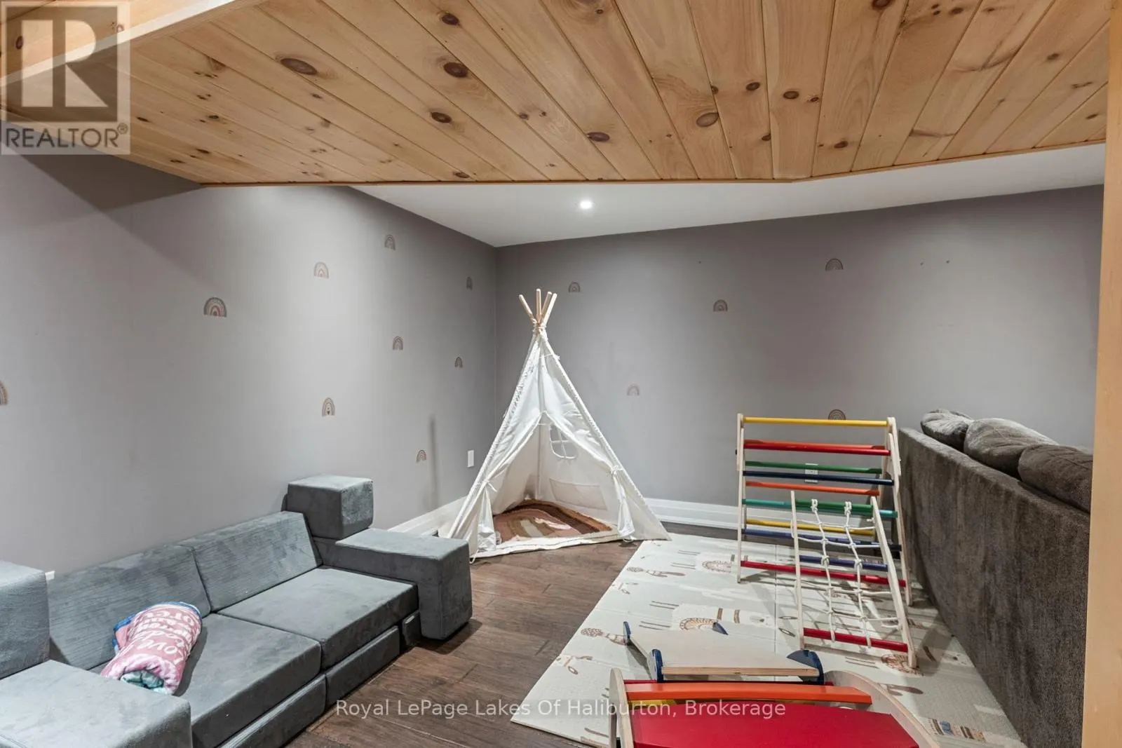 3875 LOOP ROAD