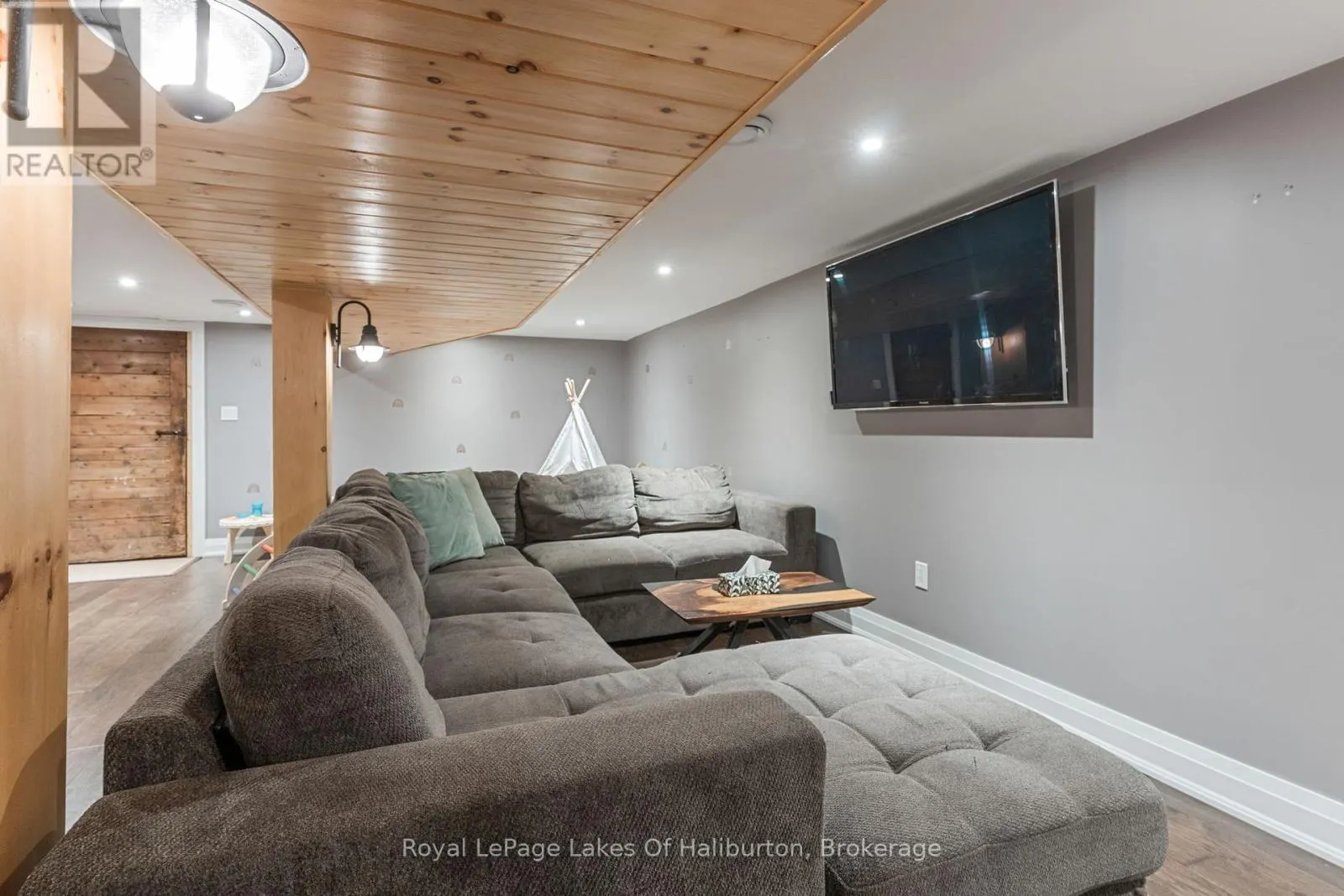 3875 LOOP ROAD