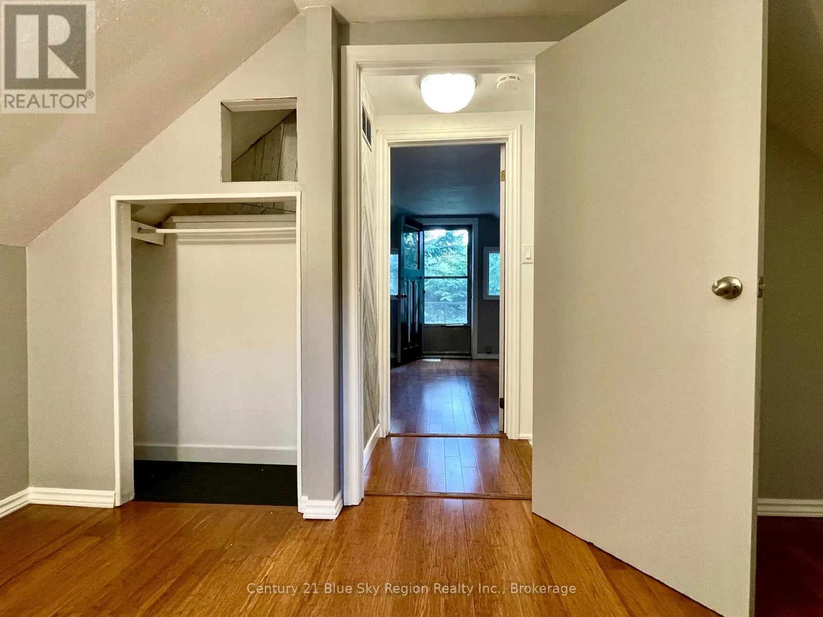 93 A HOOD AVENUE
