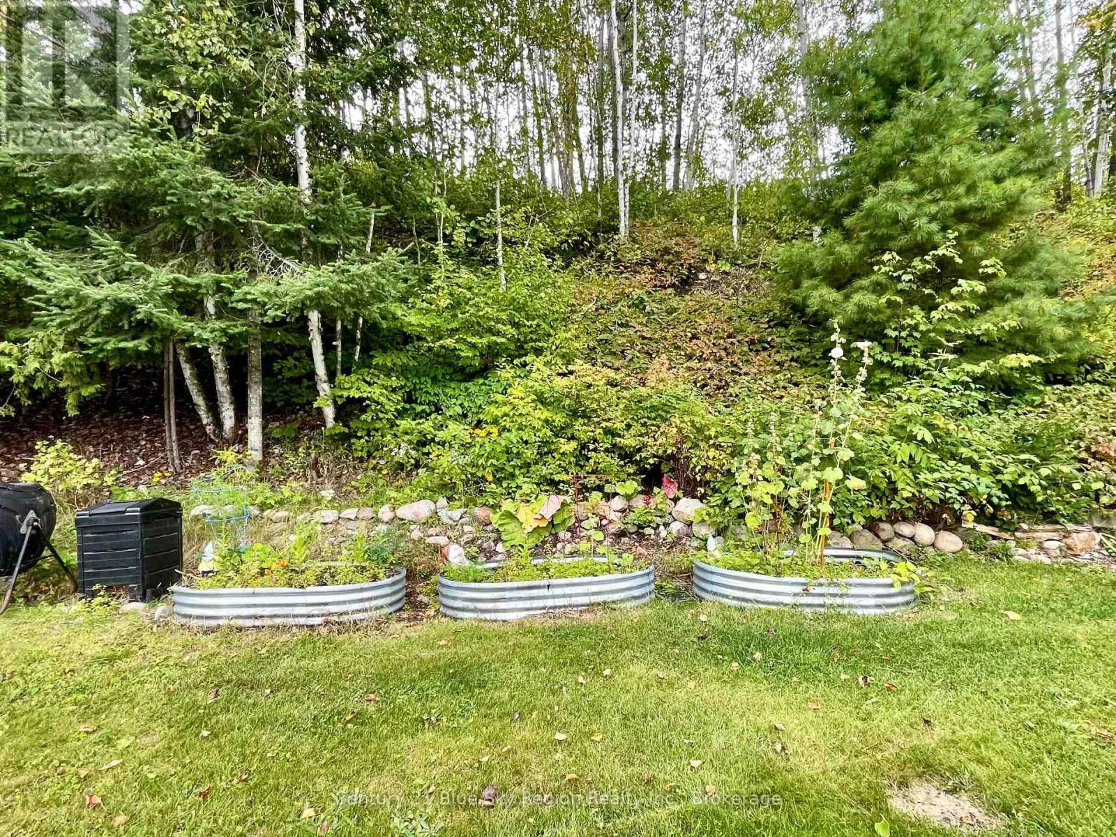 93 A HOOD AVENUE