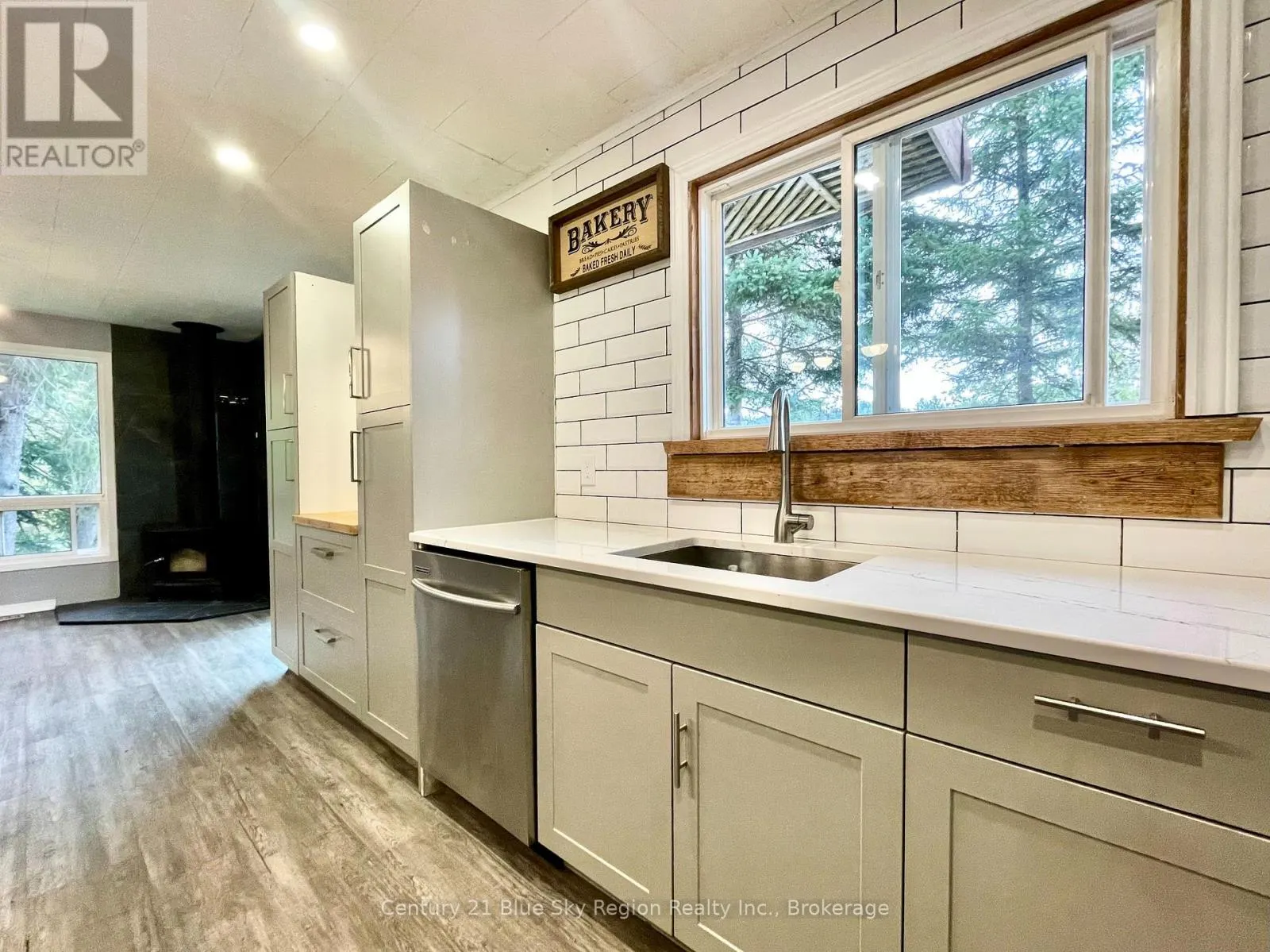 93 A HOOD AVENUE