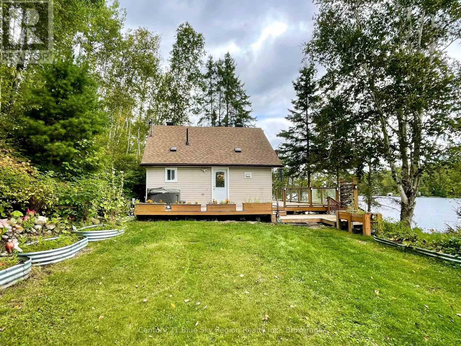 93 A HOOD AVENUE