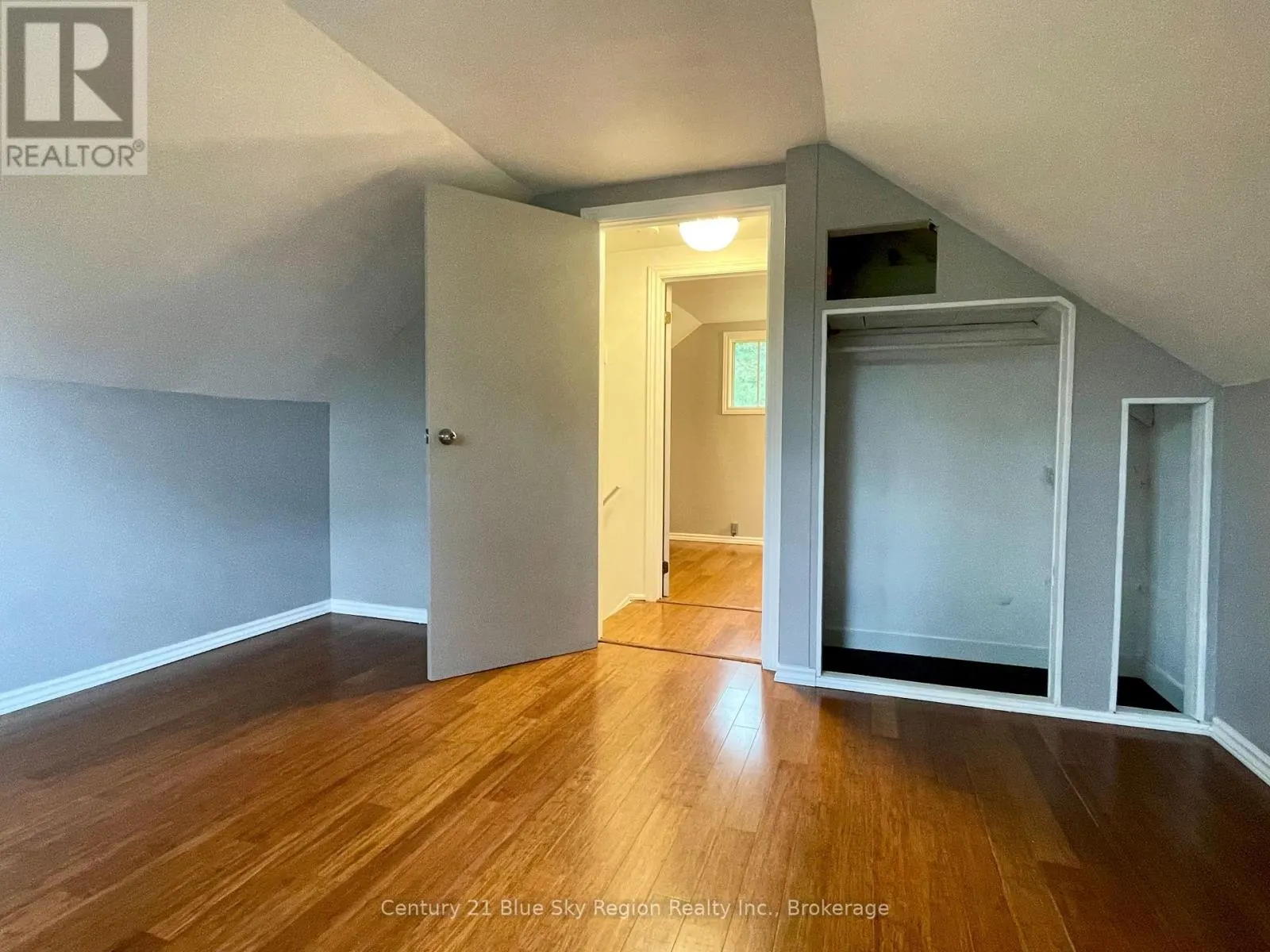 93 A HOOD AVENUE