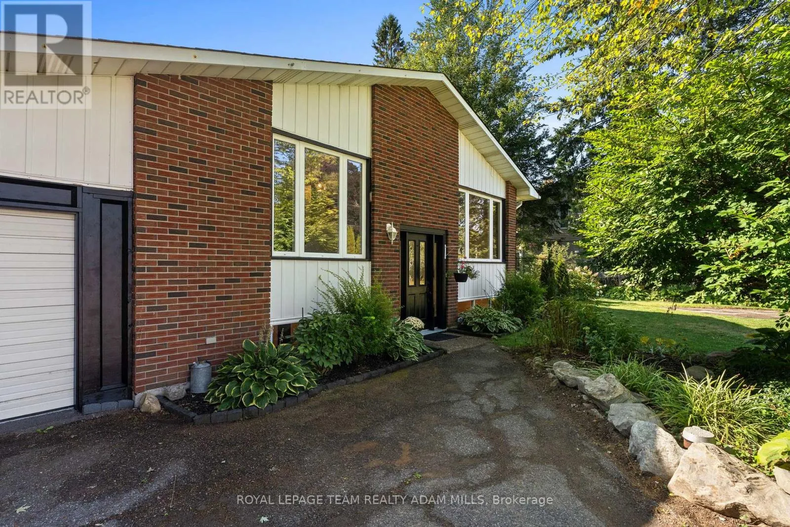 1095 BOUCHER CRESCENT